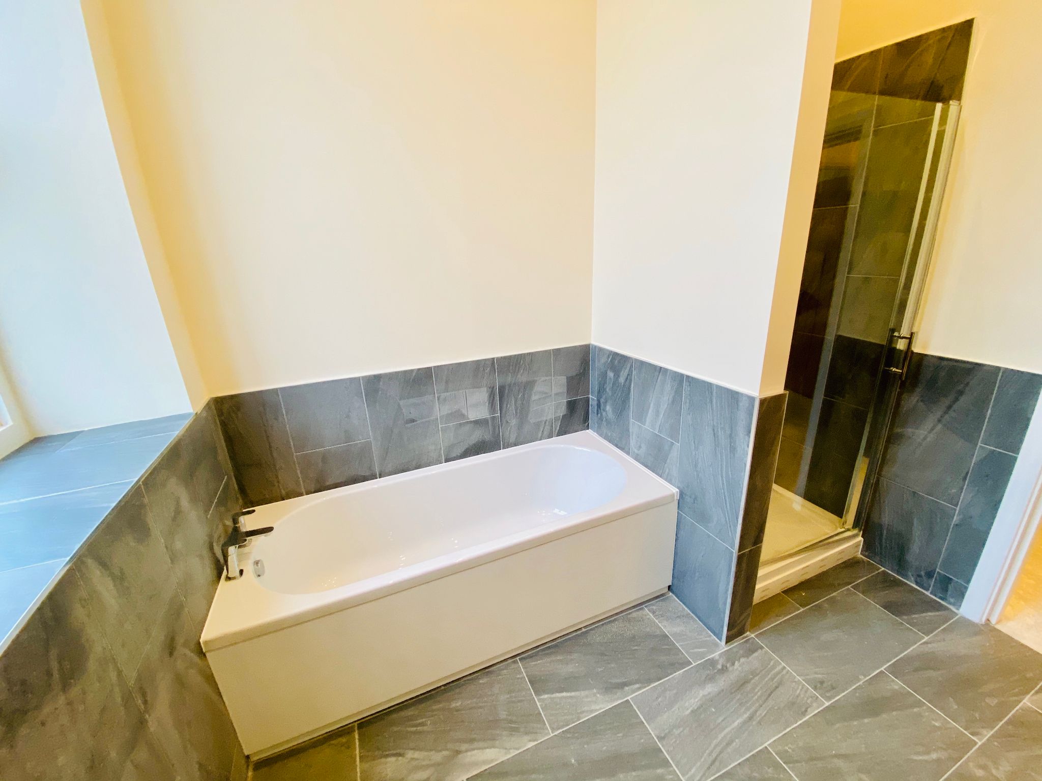 2 bedroom apartment flat/apartment Let Agreed in Walsden - Photograph 6