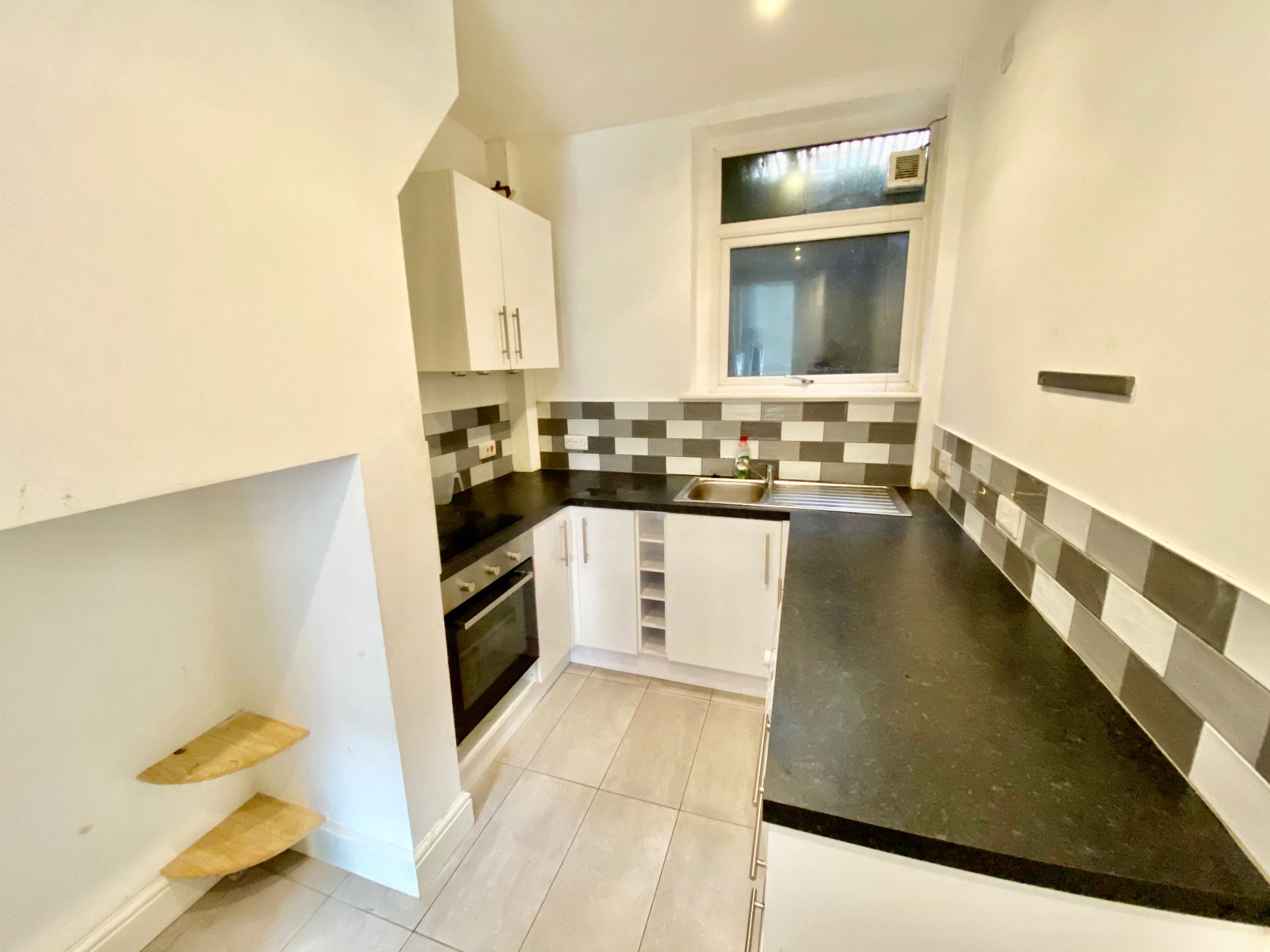 2 bedroom mid terraced house To Let in Hebden Bridge - Photograph 2