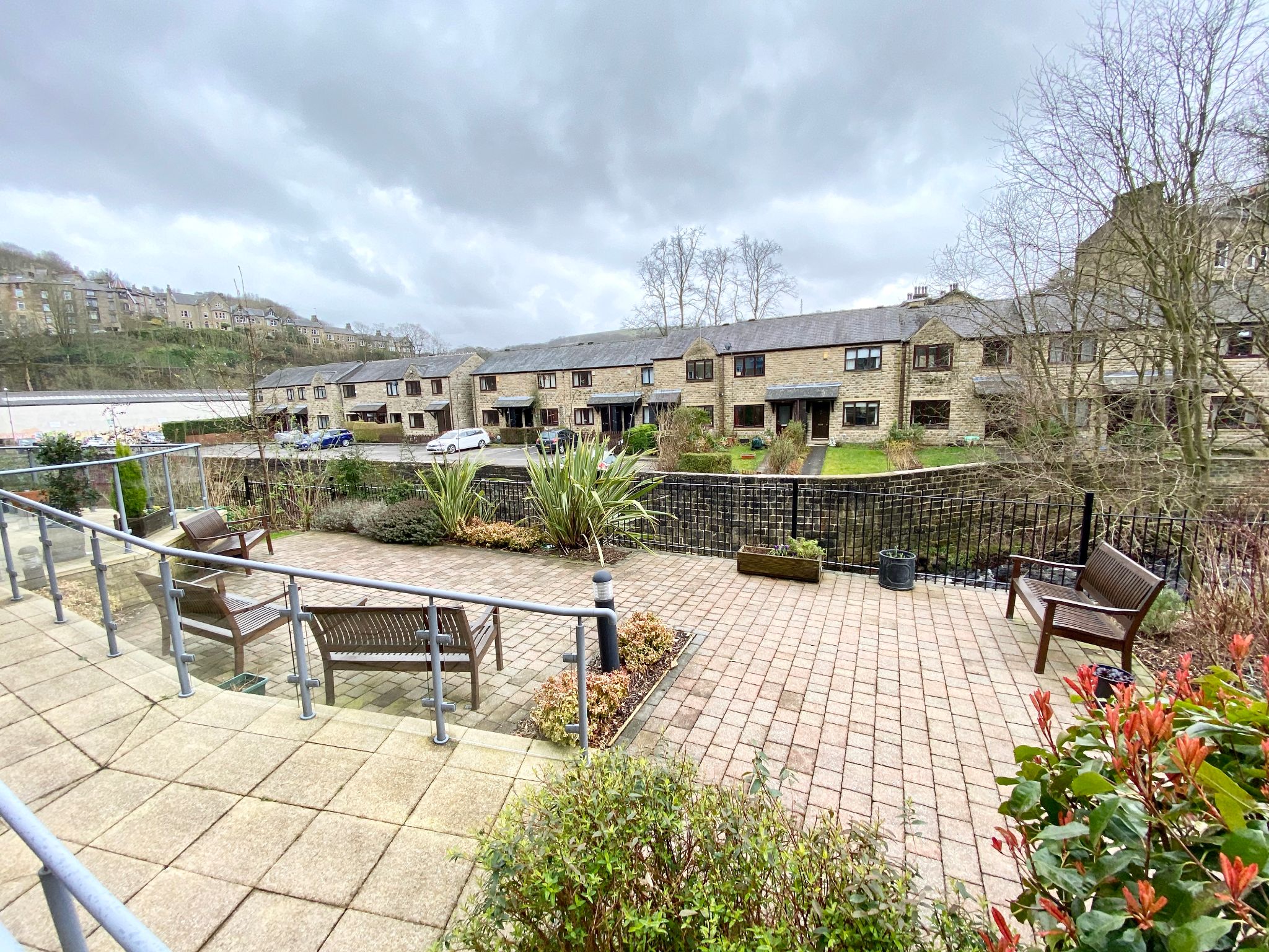 2 bedroom ground floor flat/apartment Let Agreed in Hebden Bridge - View to Communal patio area