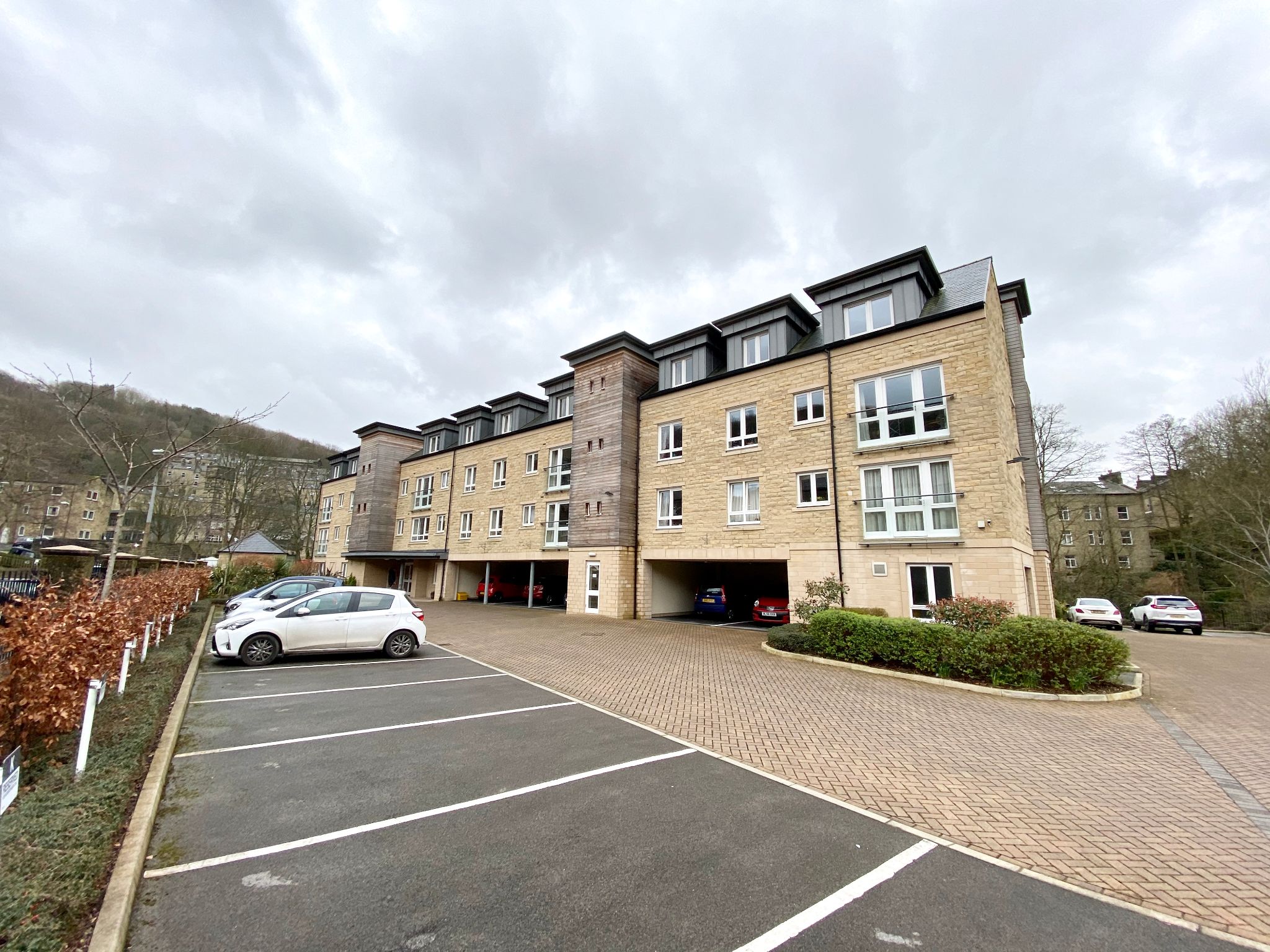 2 bedroom ground floor flat/apartment To Let in Hebden Bridge - External