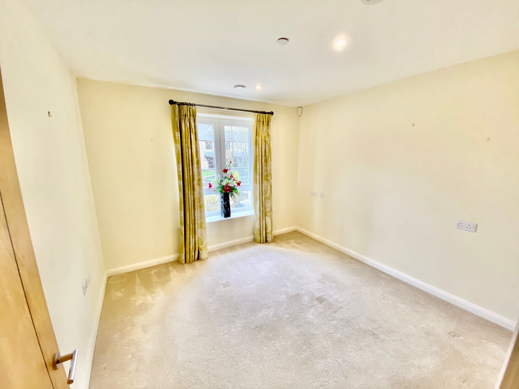 2 bedroom ground floor flat/apartment Let Agreed in Hebden Bridge - Bedroom