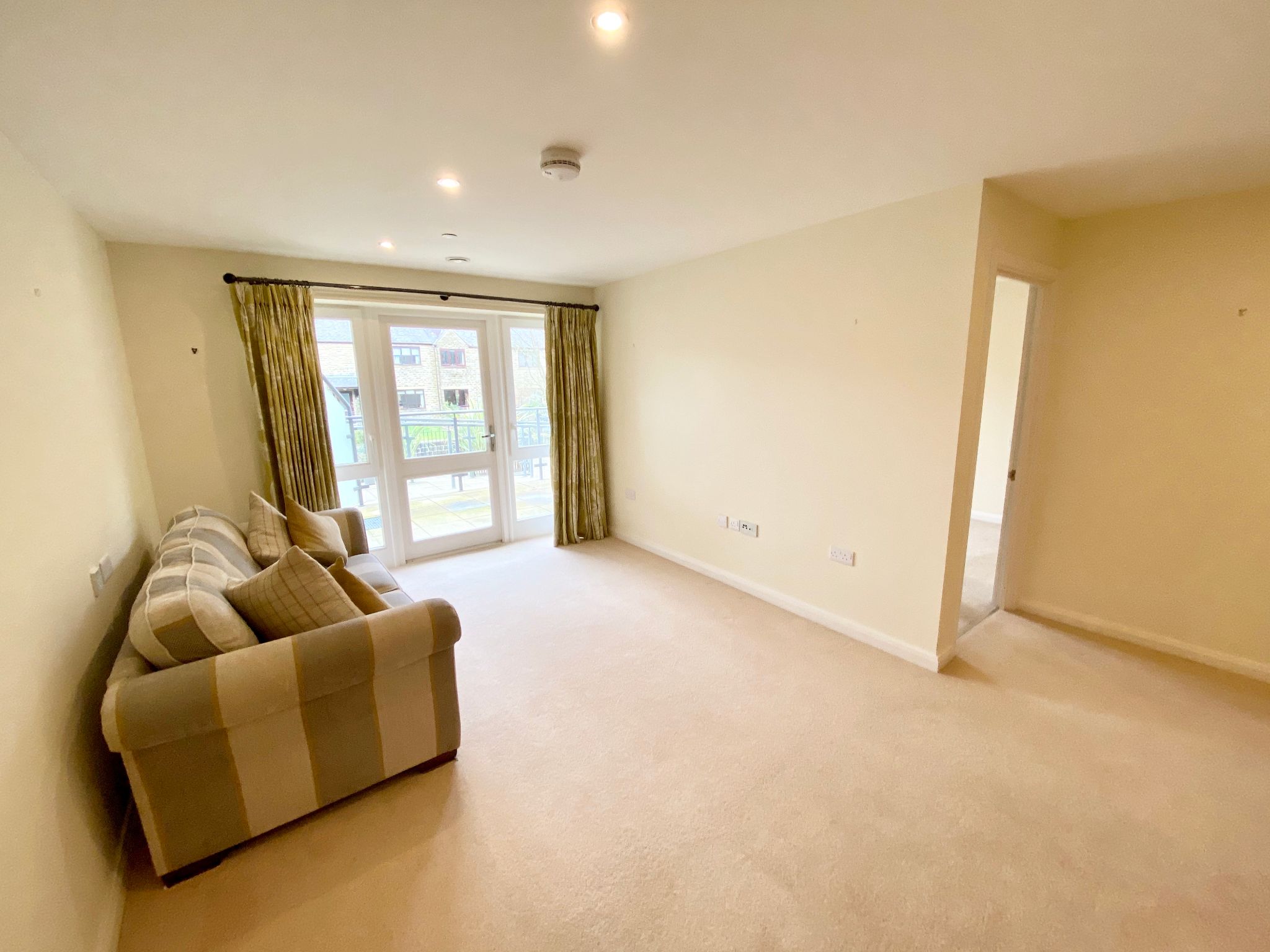 2 bedroom ground floor flat/apartment Let Agreed in Hebden Bridge - Light and Airy living space