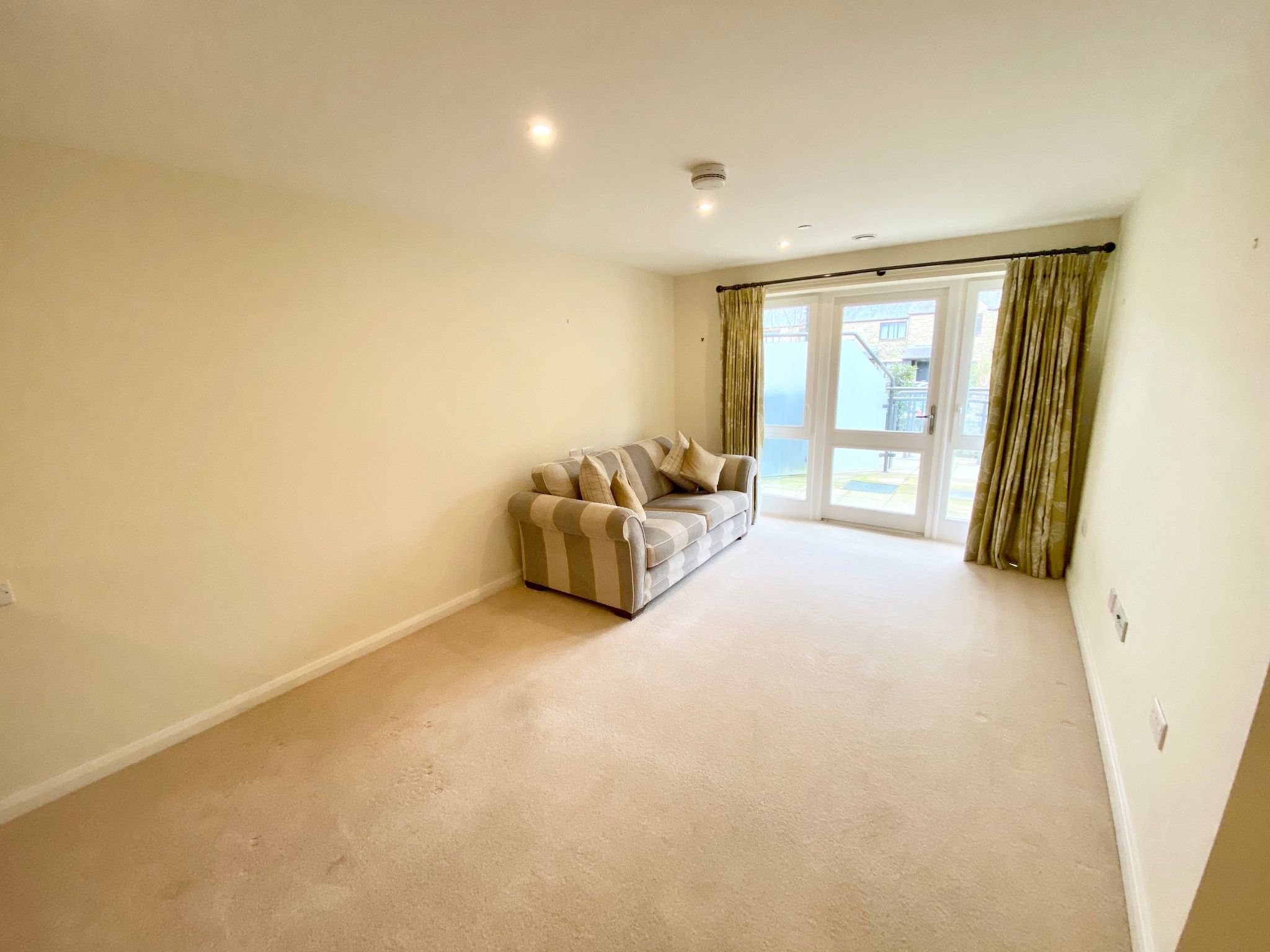 2 bedroom ground floor flat/apartment Let Agreed in Hebden Bridge - Living Room