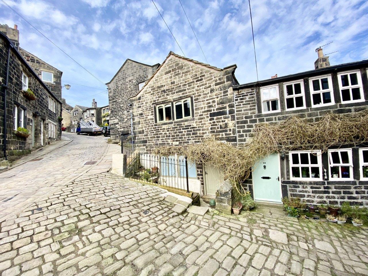 2 bedroom cottage house For Sale in Hebden Bridge - Photograph 1