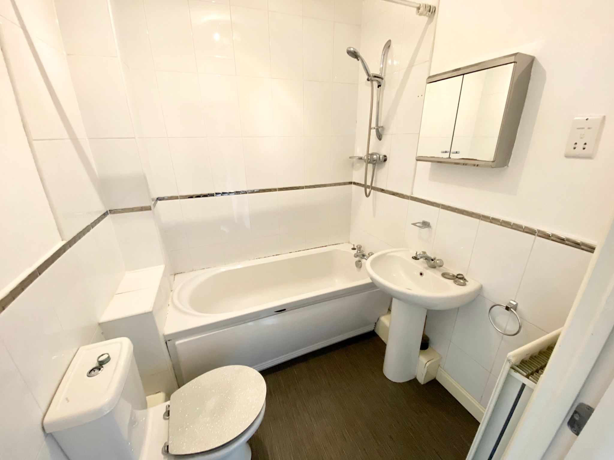 3 bedroom penthouse flat/apartment Let Agreed in Mytholmroyd - House Bathroom