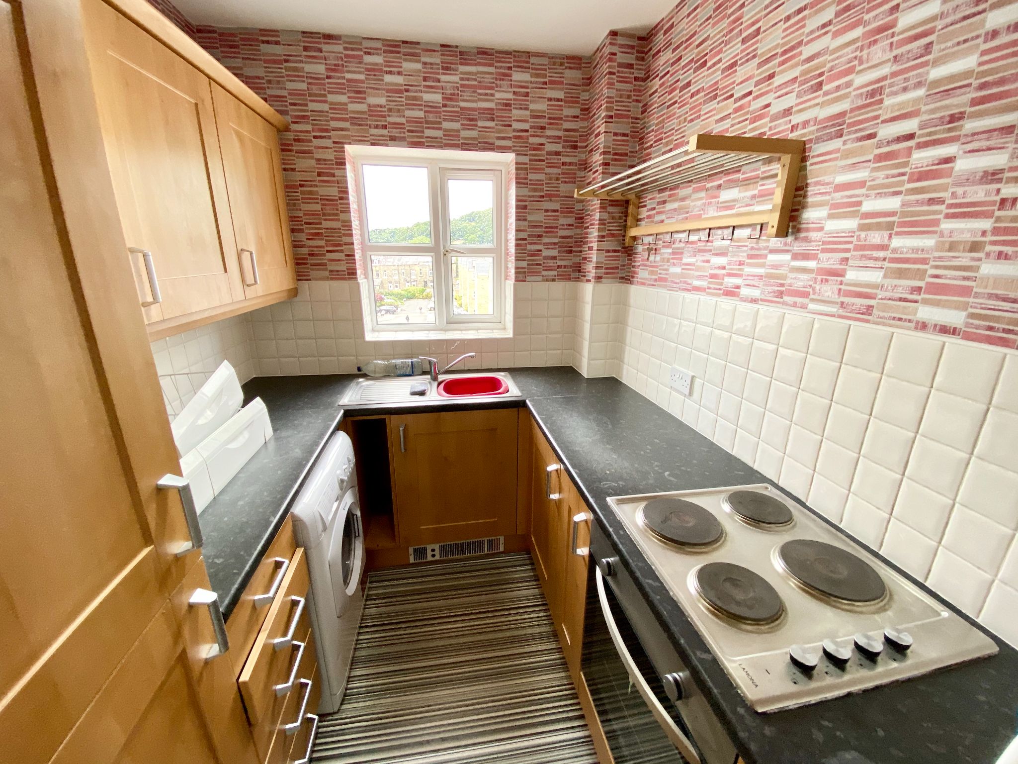 3 bedroom penthouse flat/apartment Let Agreed in Mytholmroyd - Kitchen