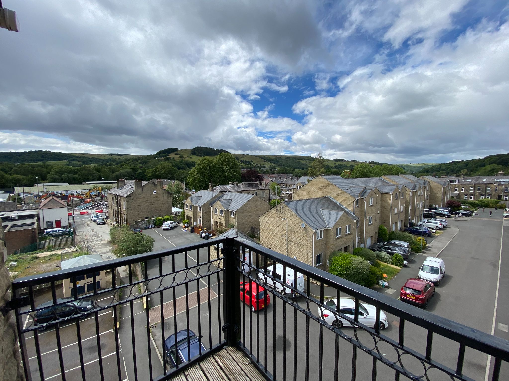 3 bedroom penthouse flat/apartment Let Agreed in Mytholmroyd - Balcony with views