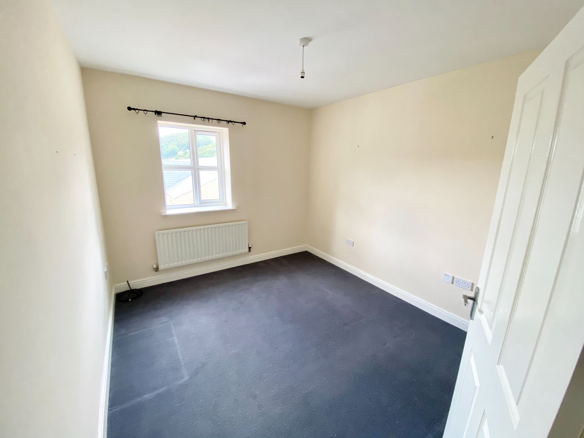 3 bedroom penthouse flat/apartment Let Agreed in Mytholmroyd - Principal Bedroom