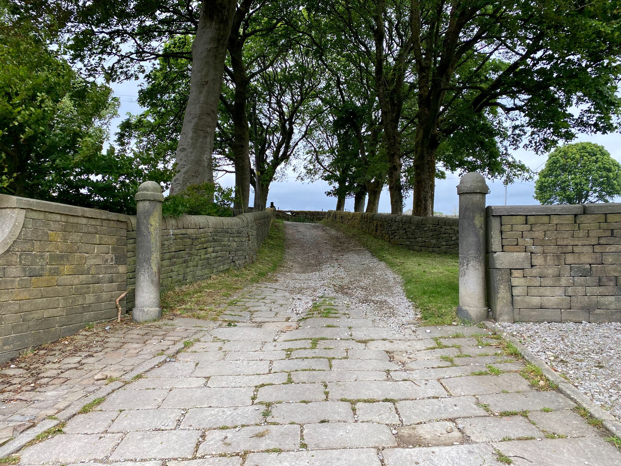 2 bedroom cottage house Let Agreed in Heptonstall - Driveway