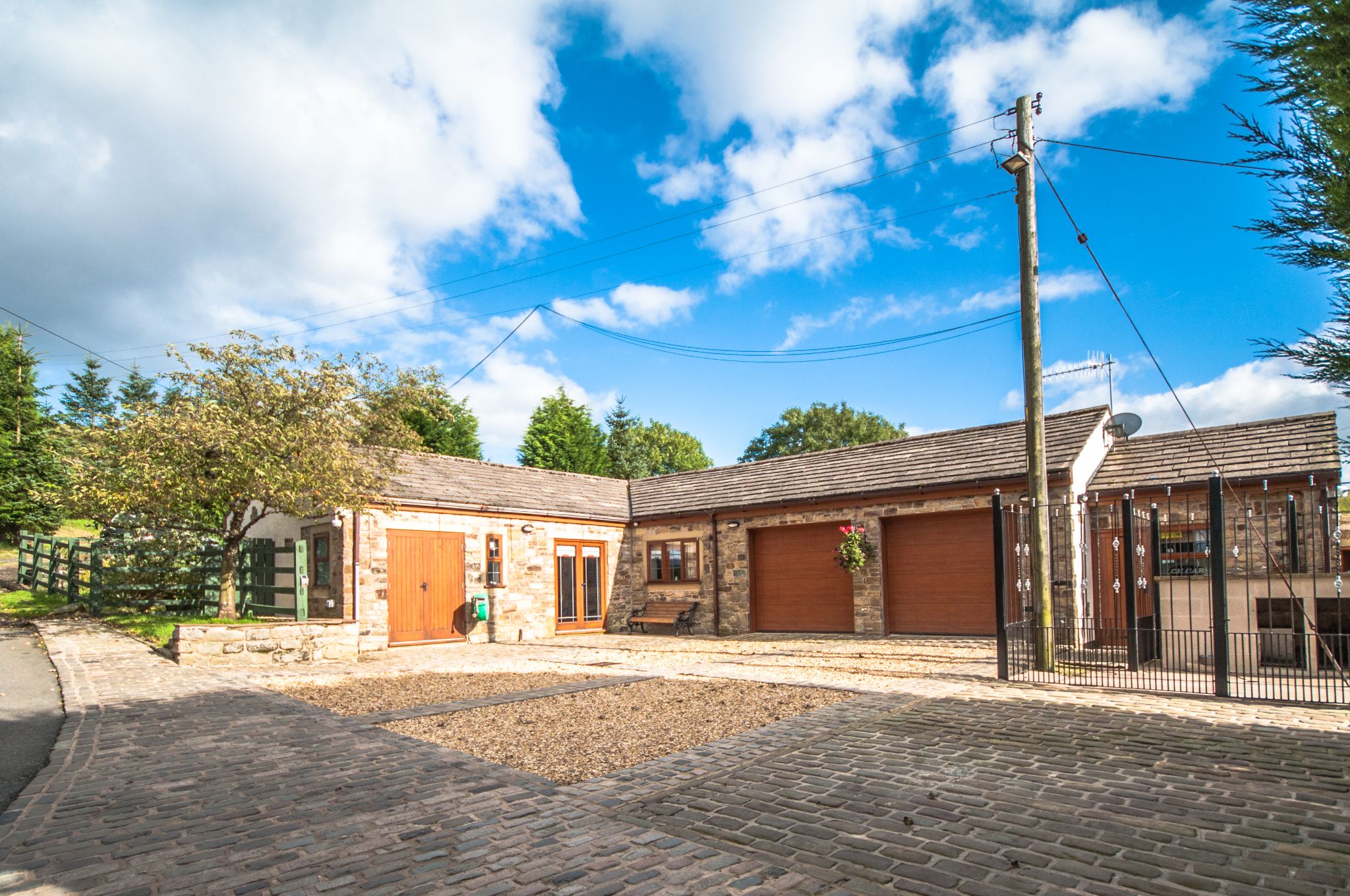 3 bedroom detached bungalow For Sale in Todmorden - Photograph 1
