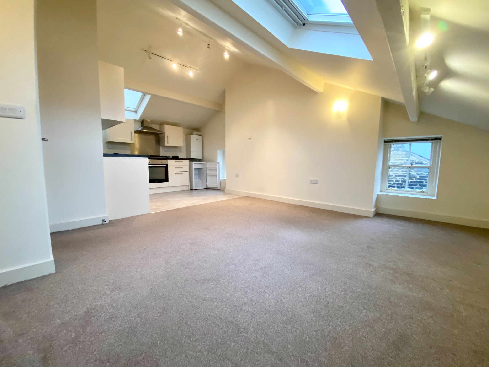 2 bedroom apartment flat/apartment To Let in Hebden Bridge - Good sized open plan living space