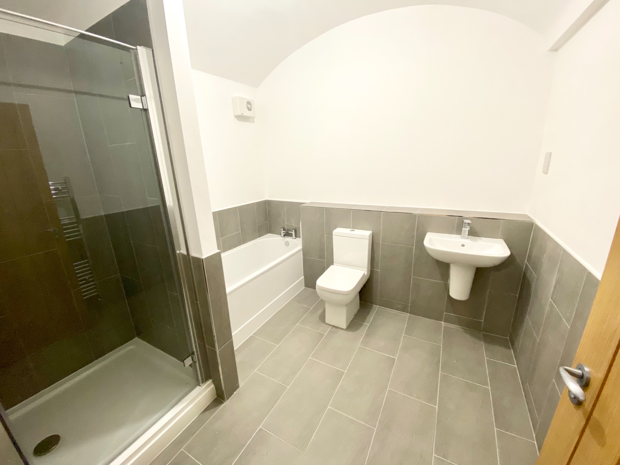1 bedroom apartment flat/apartment To Let in Walsden - Photograph 9