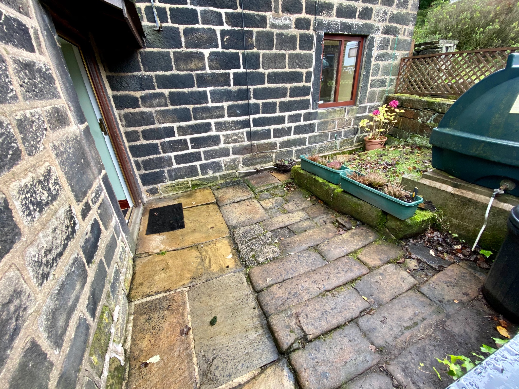 2 bedroom cottage house Let Agreed in Todmorden - Photograph 5