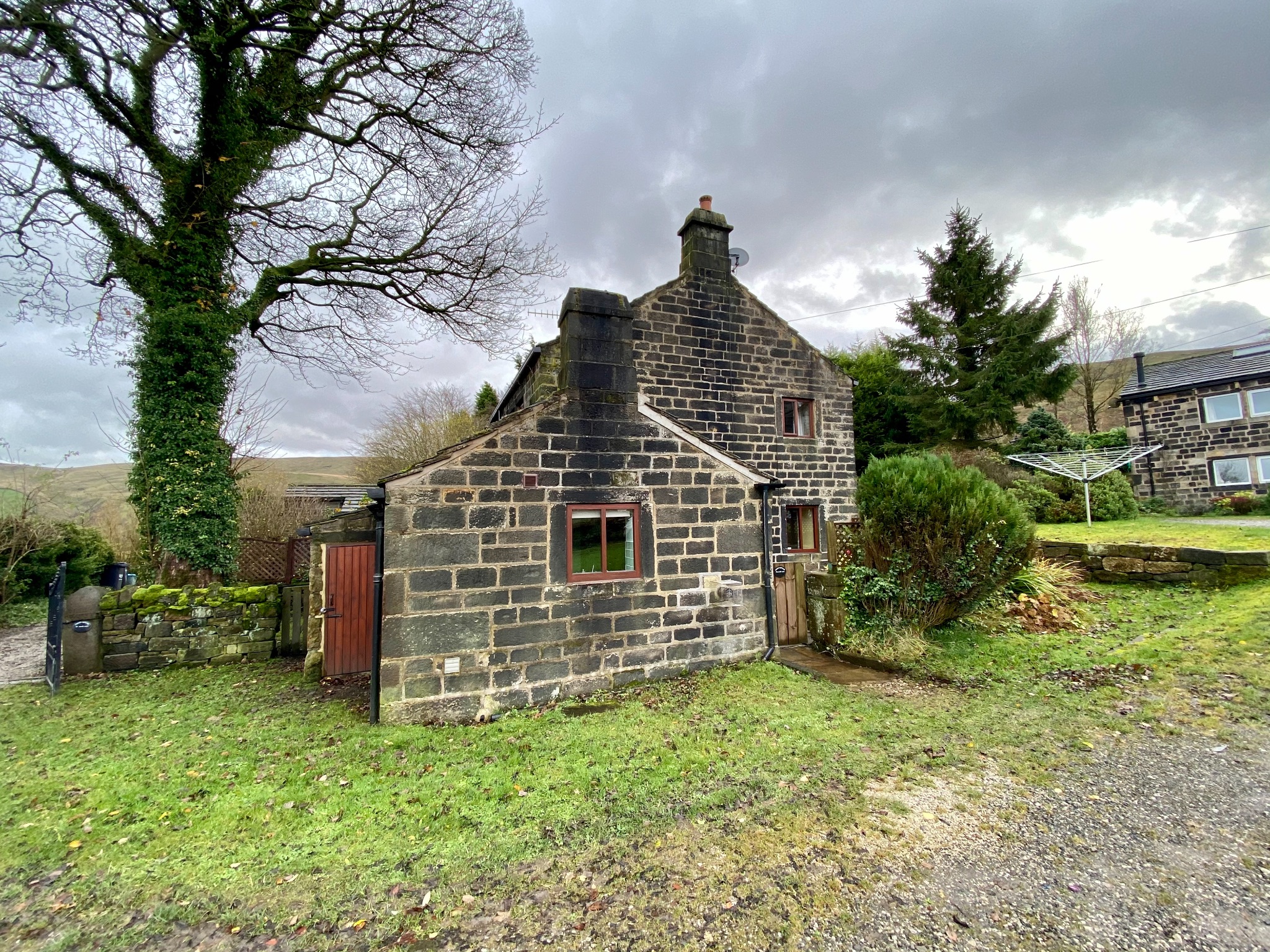 2 bedroom cottage house Let Agreed in Todmorden - Photograph 7