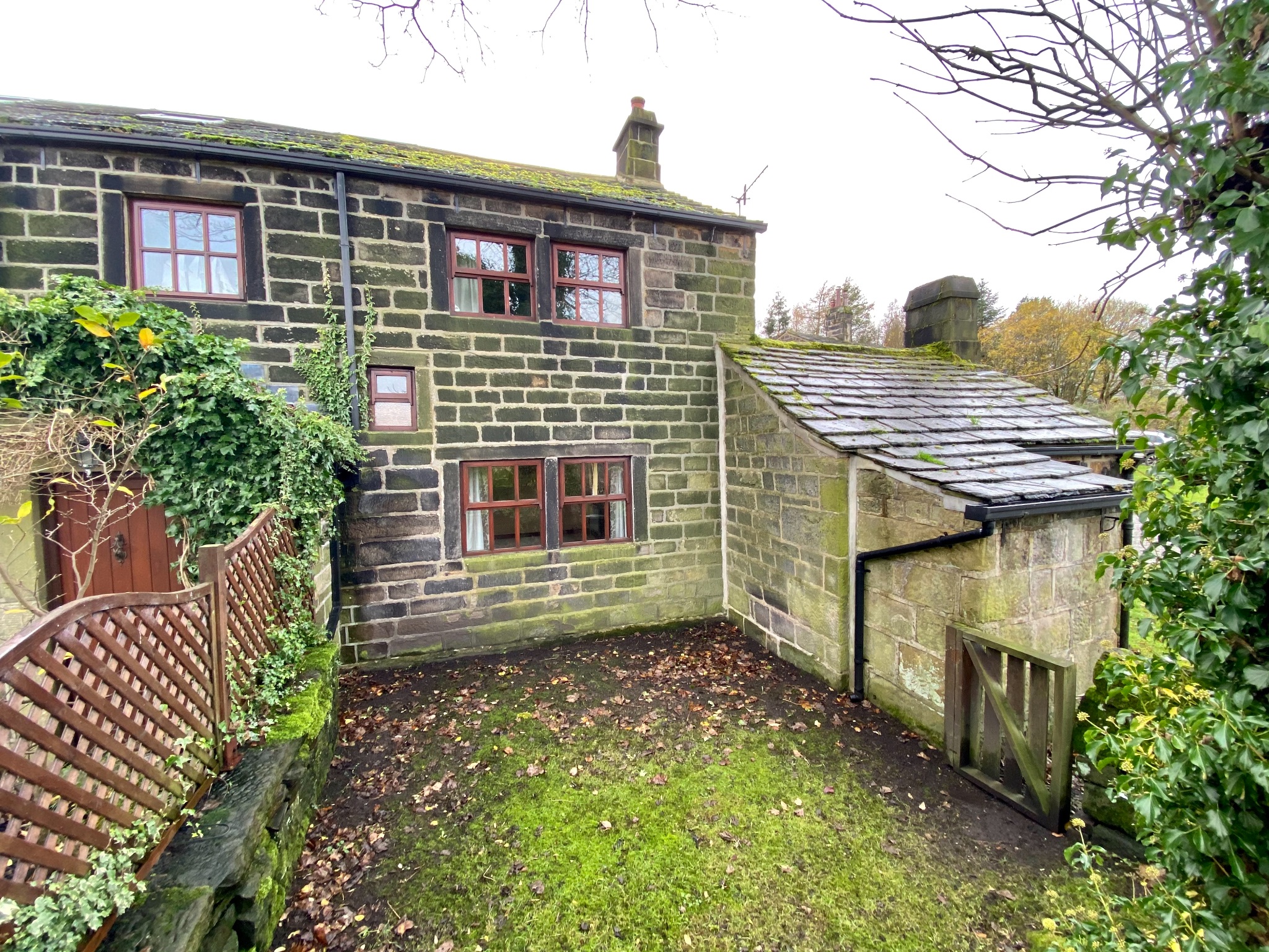 2 bedroom cottage house Let Agreed in Todmorden - Photograph 8