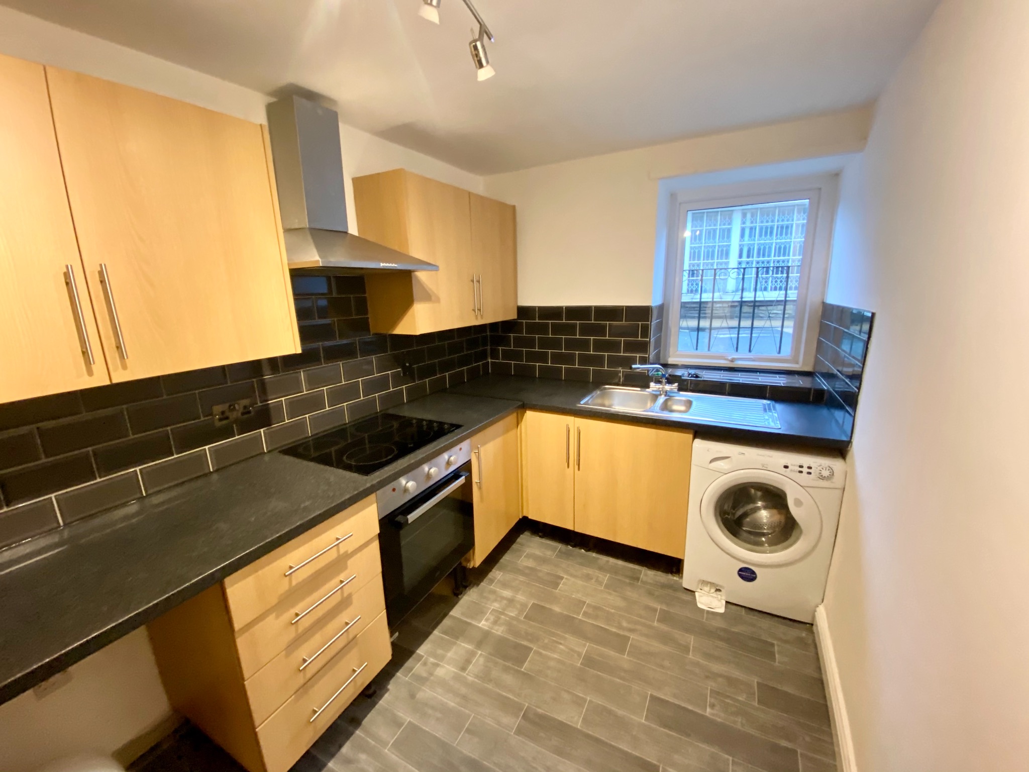 2 bedroom ground floor flat/apartment Let Agreed in Mytholmroyd - Photograph 4