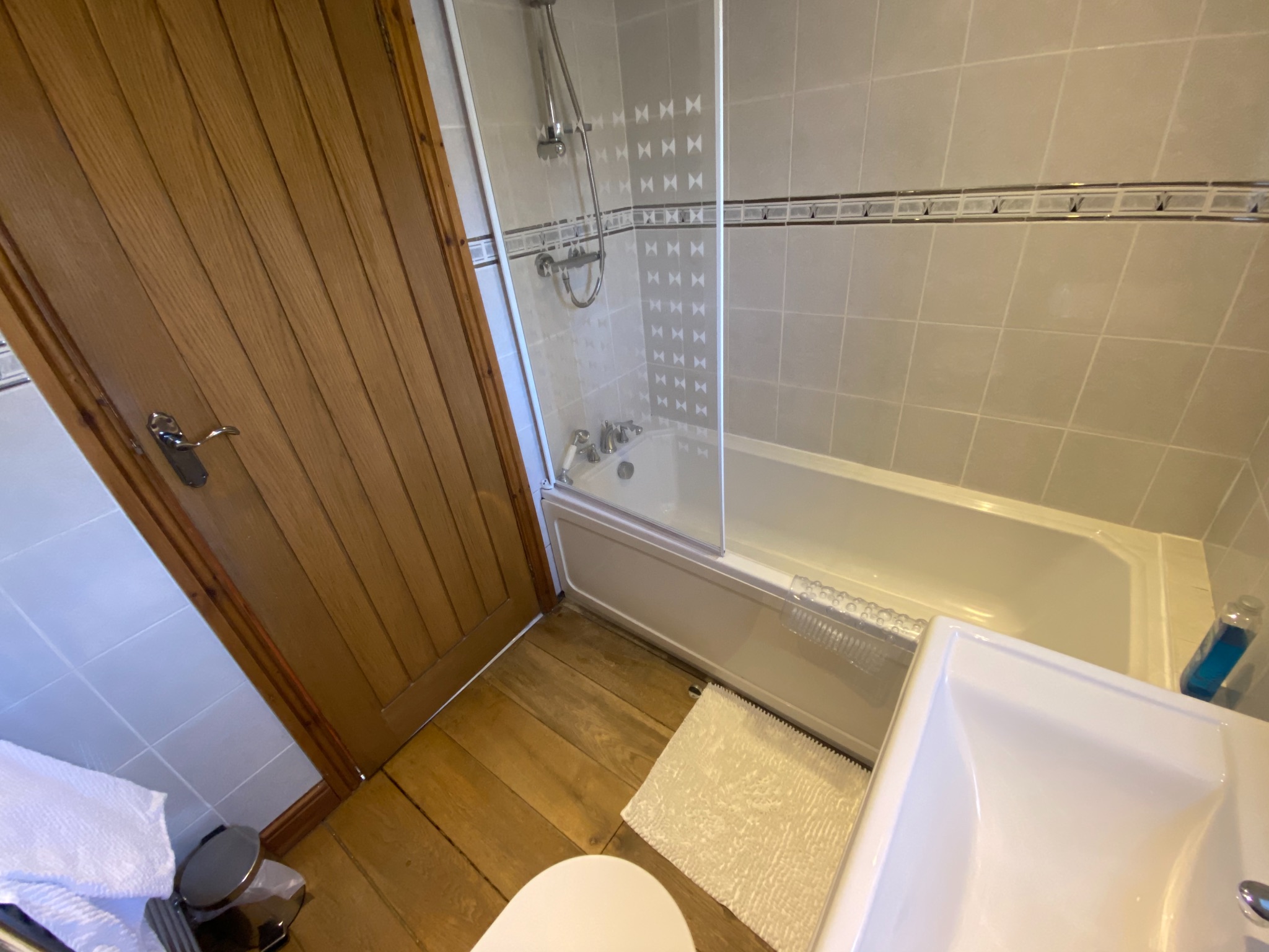 2 bedroom semi-detached house Let Agreed in Hebden Bridge - House Bathroom