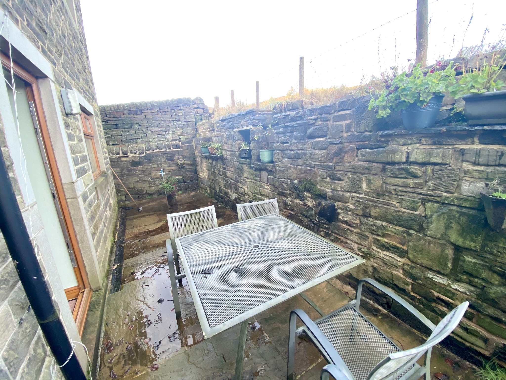 2 bedroom semi-detached house Let Agreed in Hebden Bridge - Rear Patio
