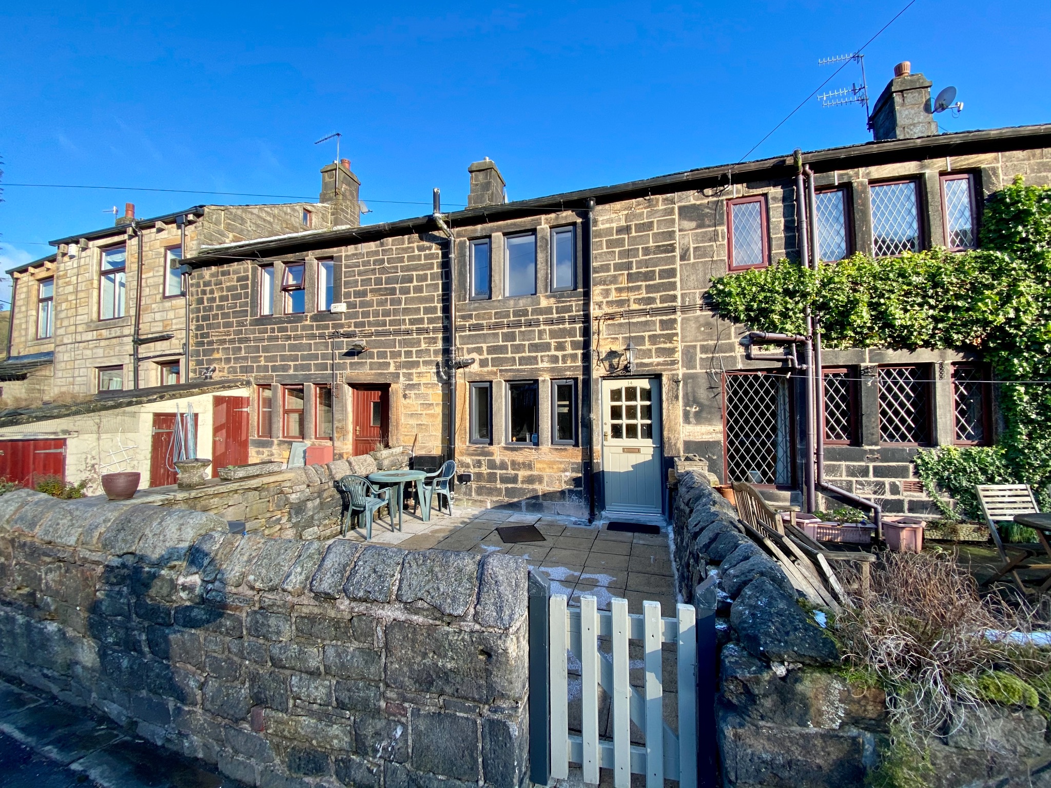 3 bedroom mid terraced house Let Agreed in Todmorden - Photograph 1