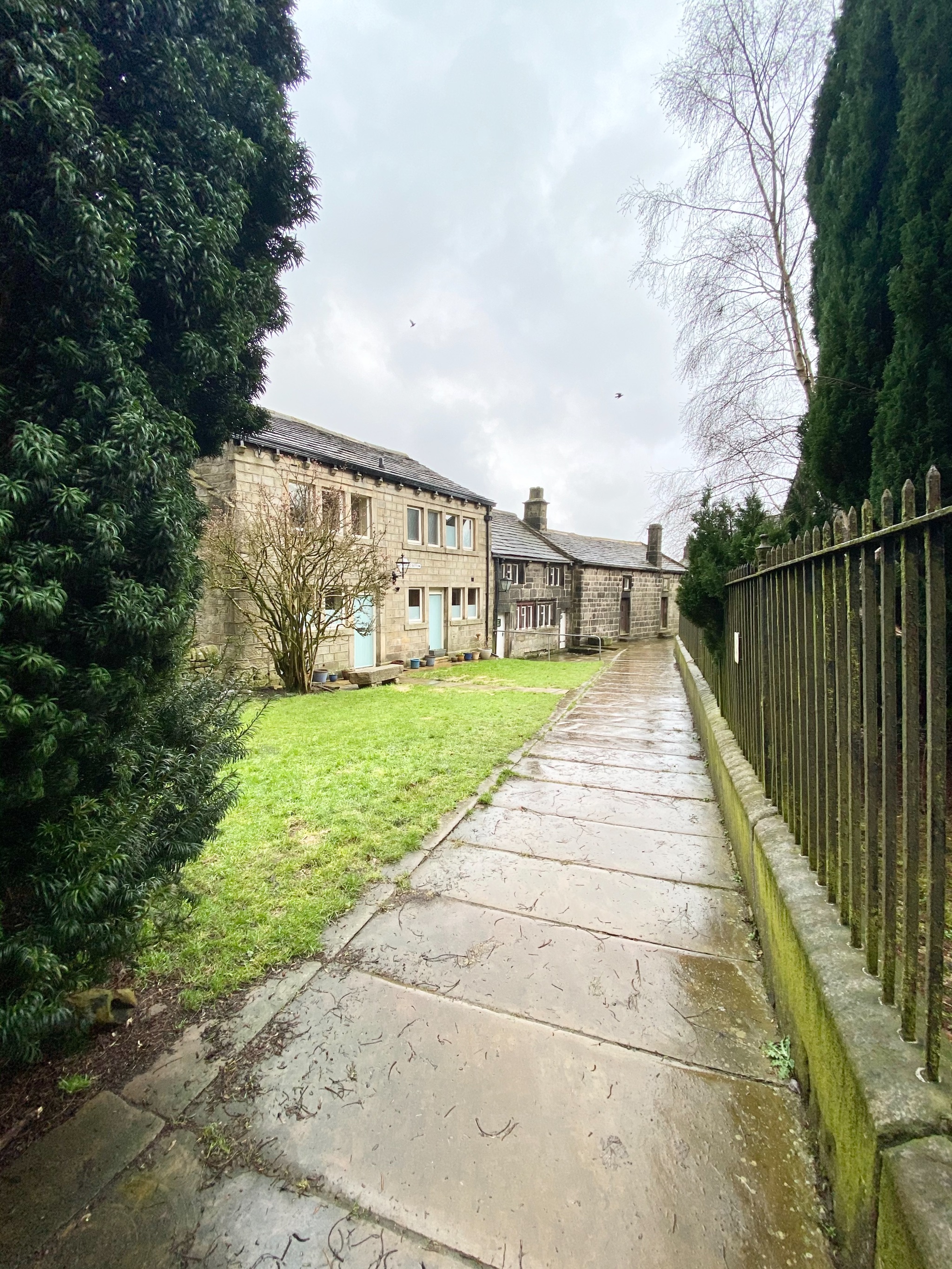 3 bedroom cottage house To Let in Hebden Bridge - Photograph 1.