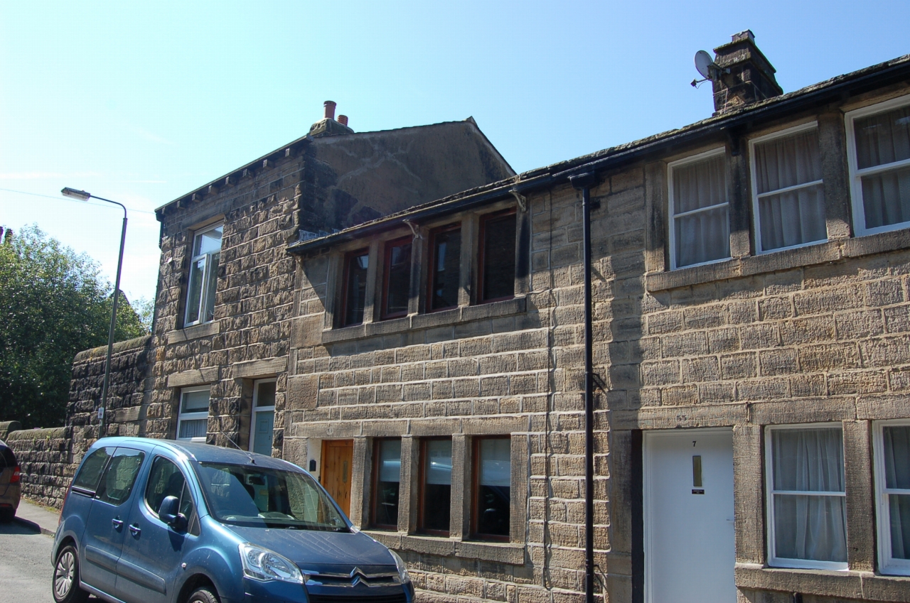 1 bedroom mid terraced house Let Agreed in Hebden Bridge - Photograph 1