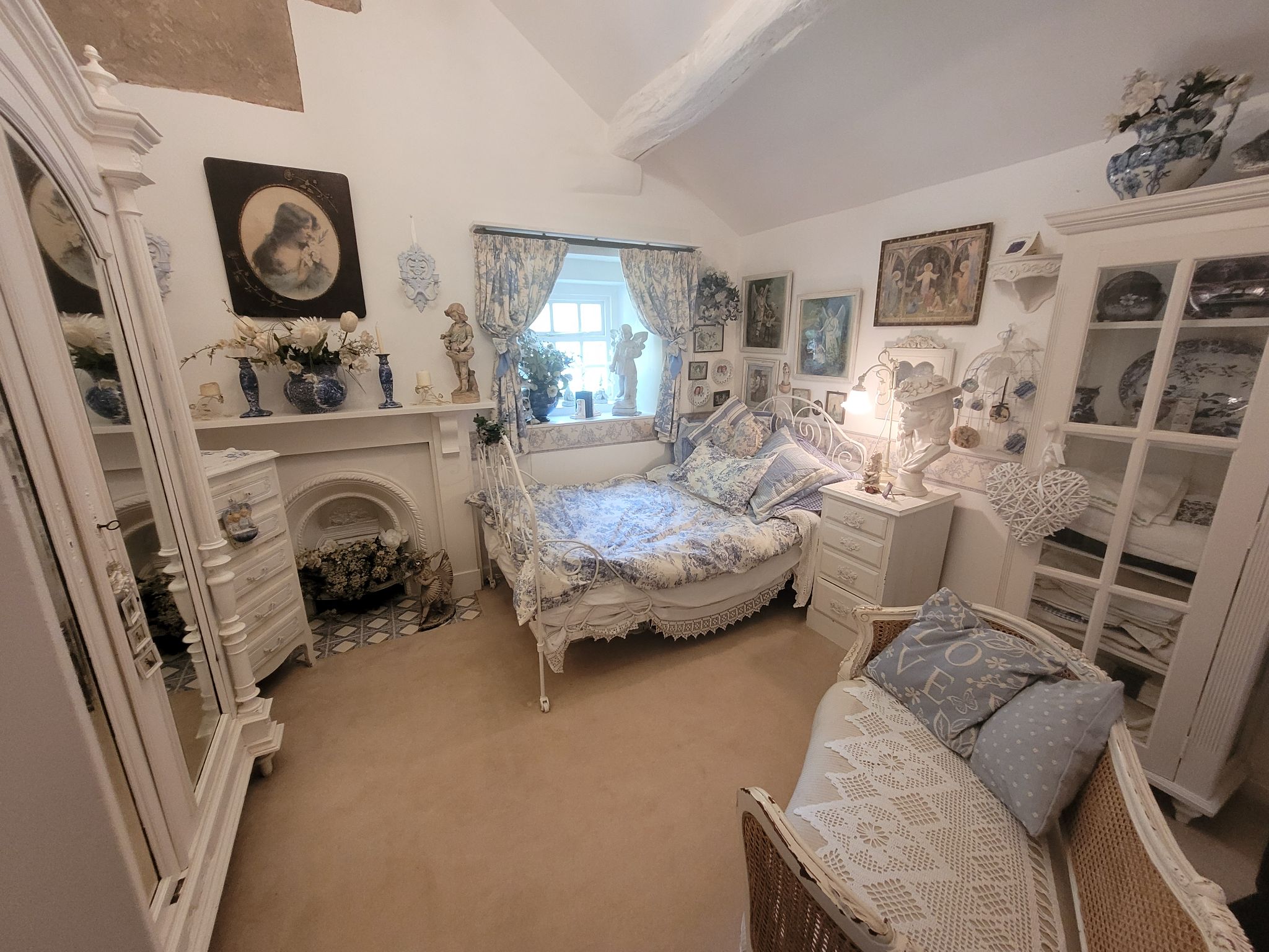 3 bedroom cottage house For Sale in Hebden Bridge - Photograph 20