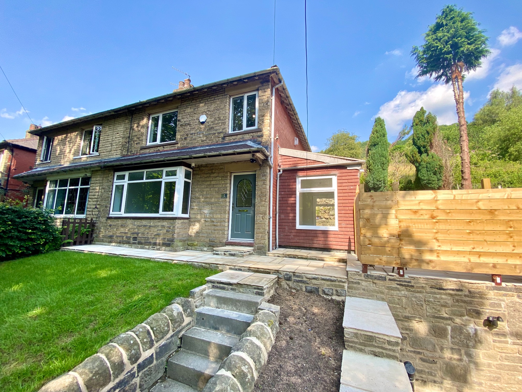 3 bedroom semi-detached house Let Agreed in Hebden Bridge - Photograph 1