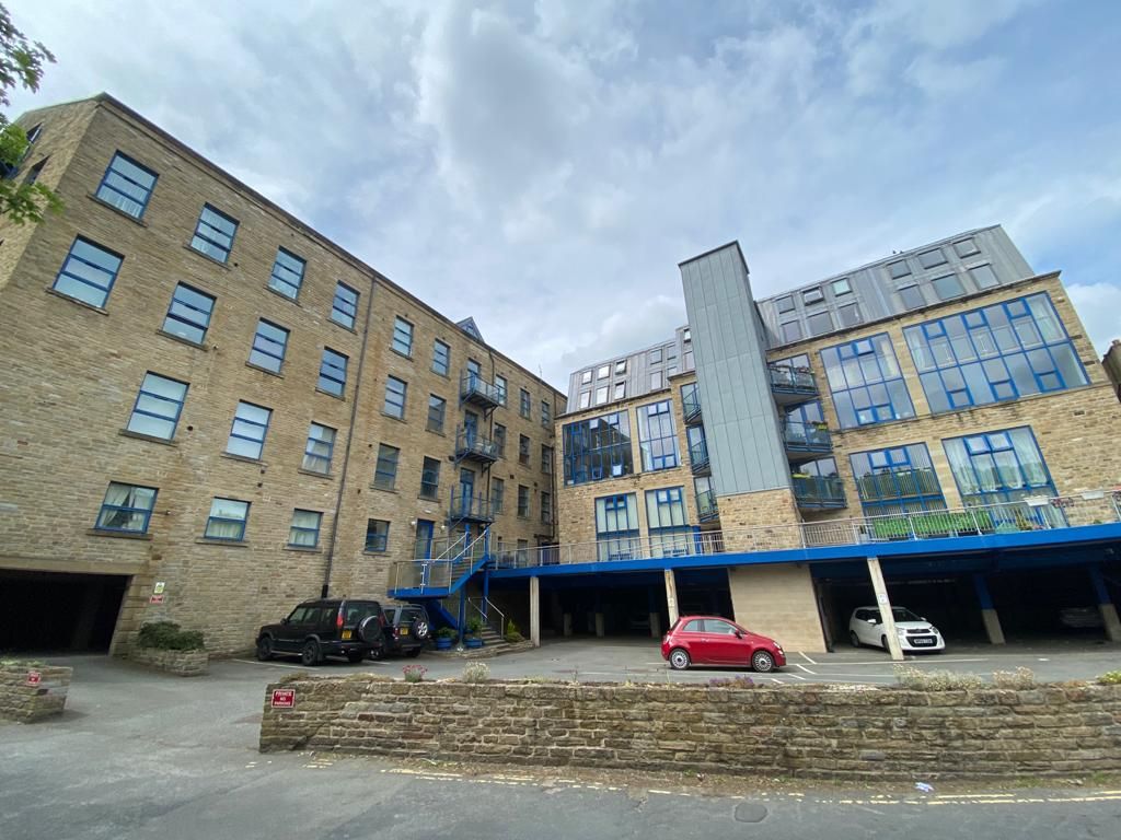 2 bedroom apartment flat/apartment SSTC in Sowerby Bridge - Photograph 1