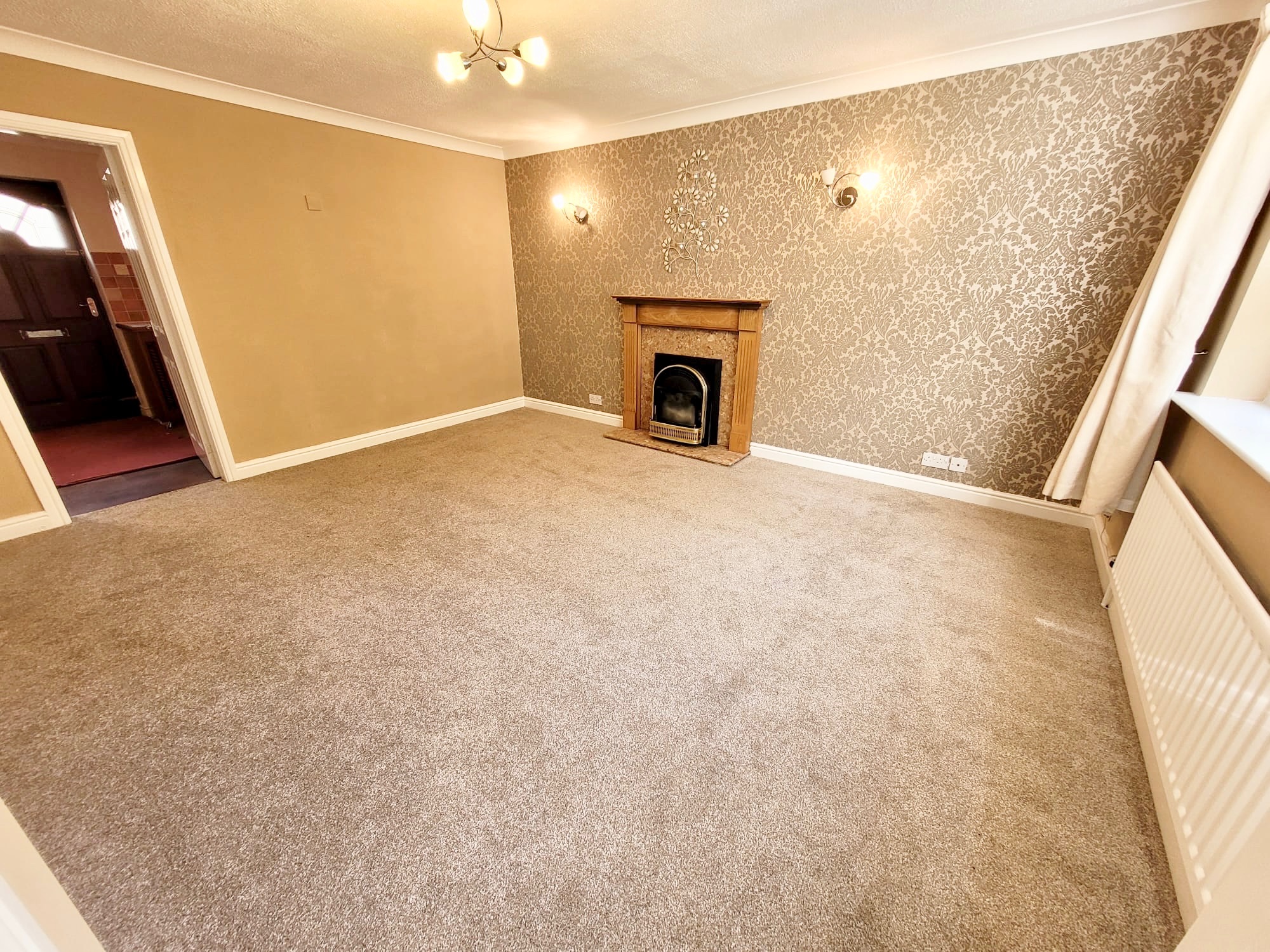 3 bedroom semi-detached house Let Agreed in Luddenden - Photograph 2