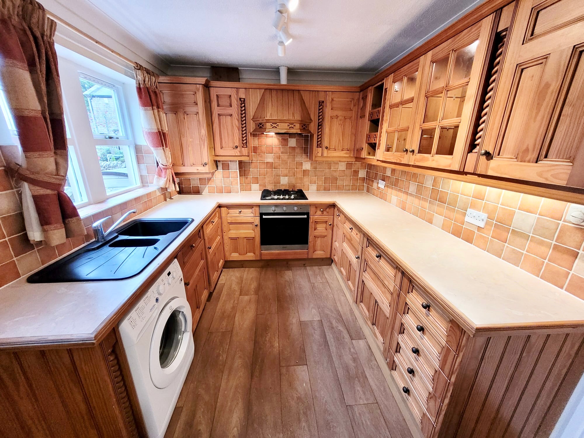 3 bedroom semi-detached house Let Agreed in Luddenden - Photograph 3