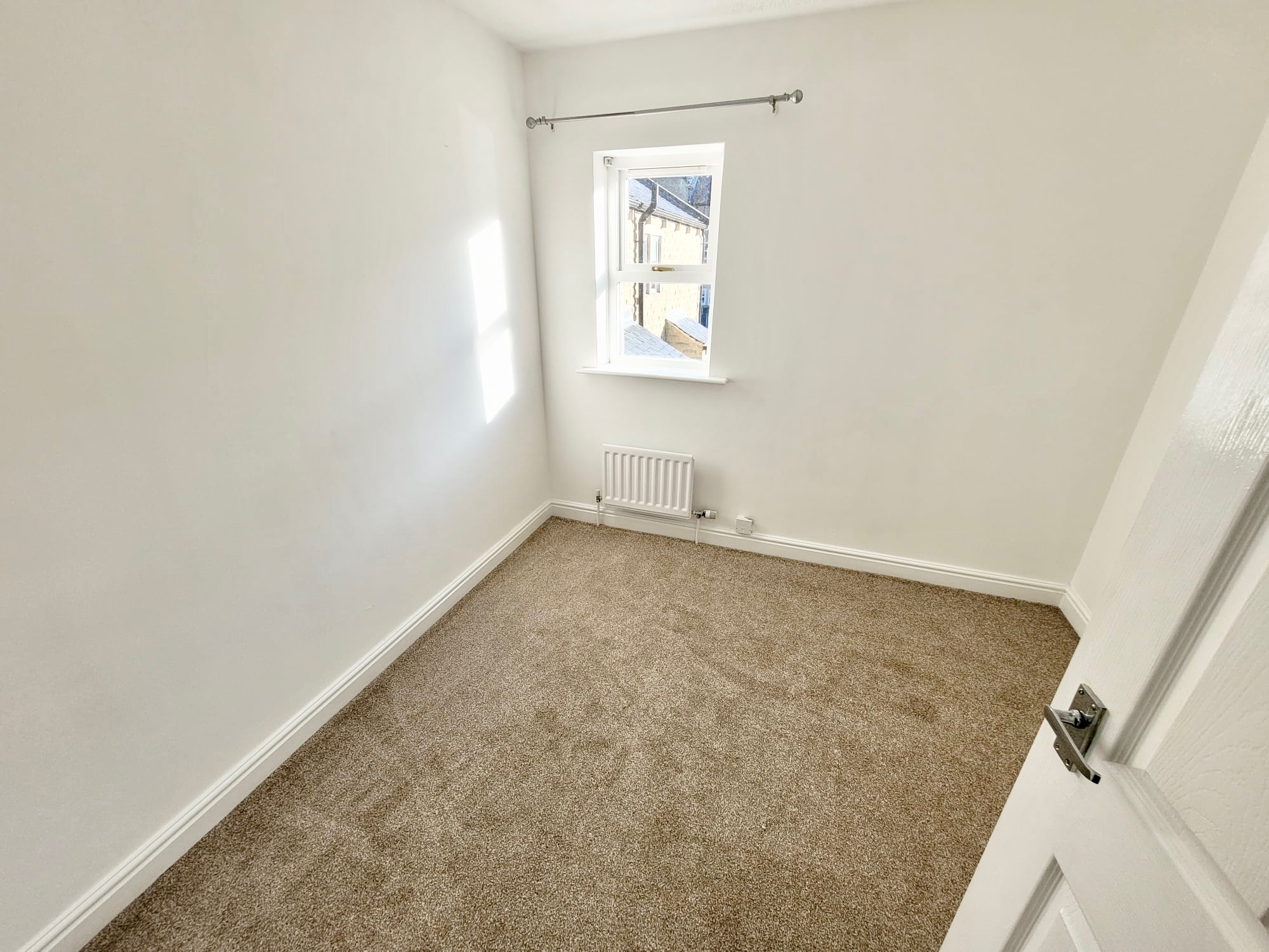 3 bedroom semi-detached house Let Agreed in Luddenden - Photograph 12