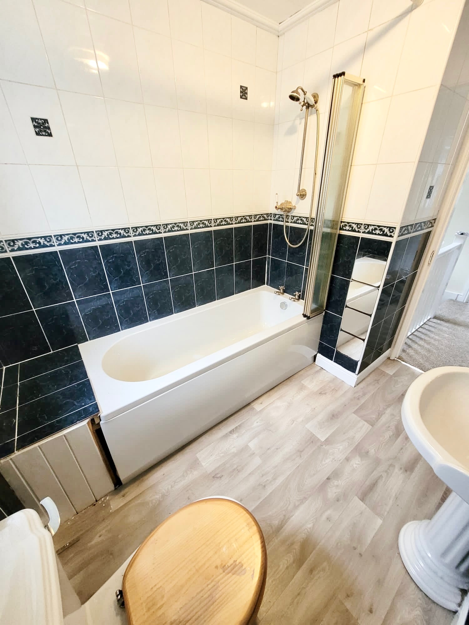 3 bedroom semi-detached house Let Agreed in Luddenden - Photograph 15