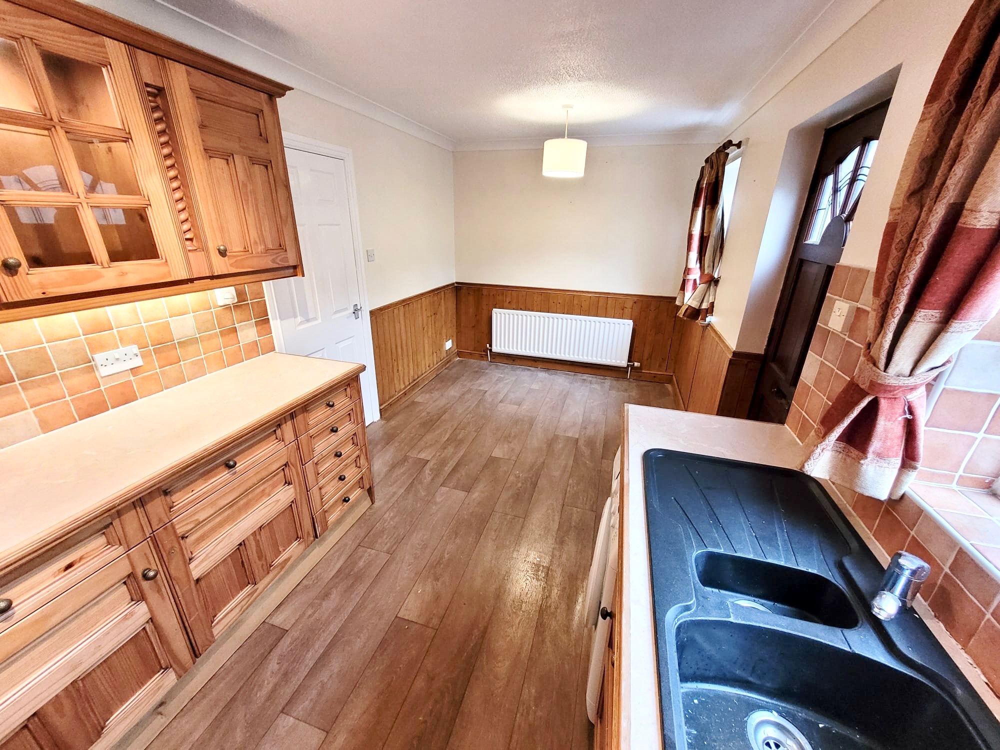 3 bedroom semi-detached house Let Agreed in Luddenden - Photograph 6