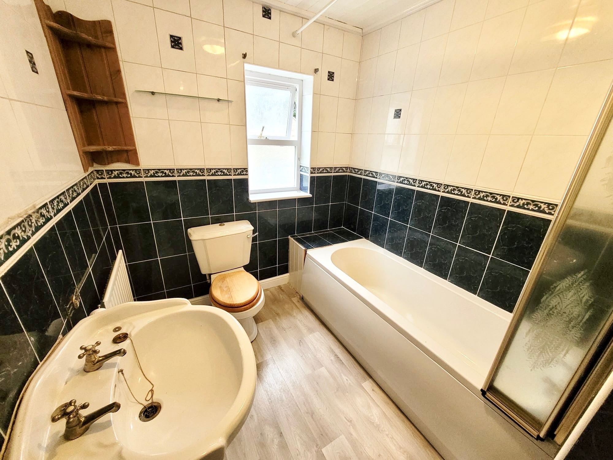 3 bedroom semi-detached house Let Agreed in Luddenden - Photograph 16