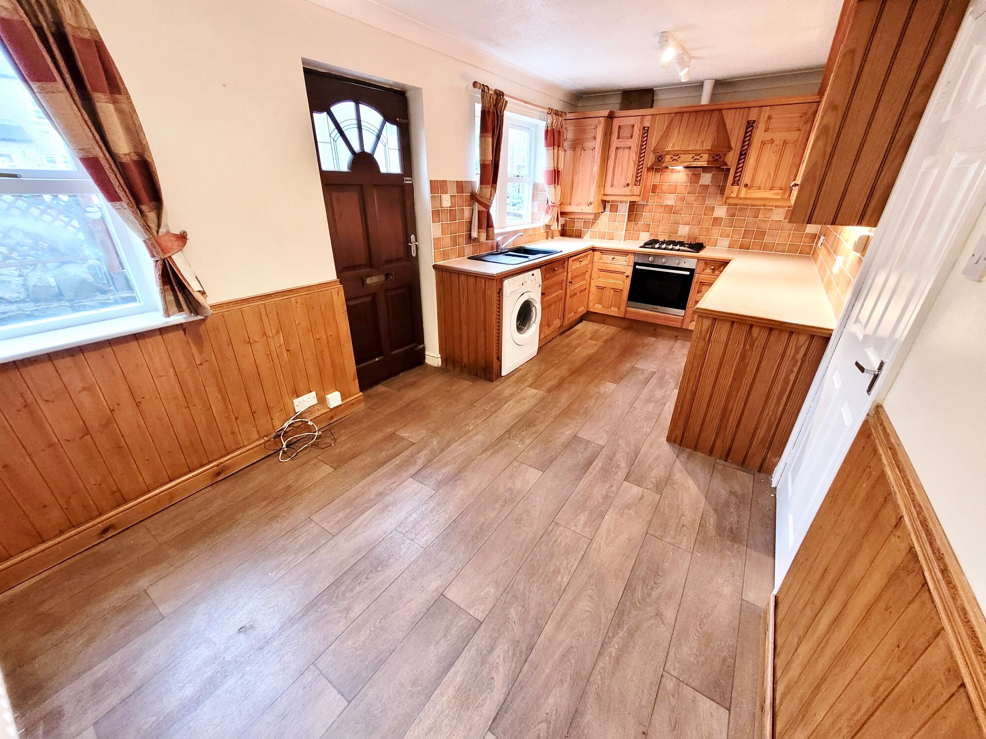 3 bedroom semi-detached house Let Agreed in Luddenden - Photograph 5