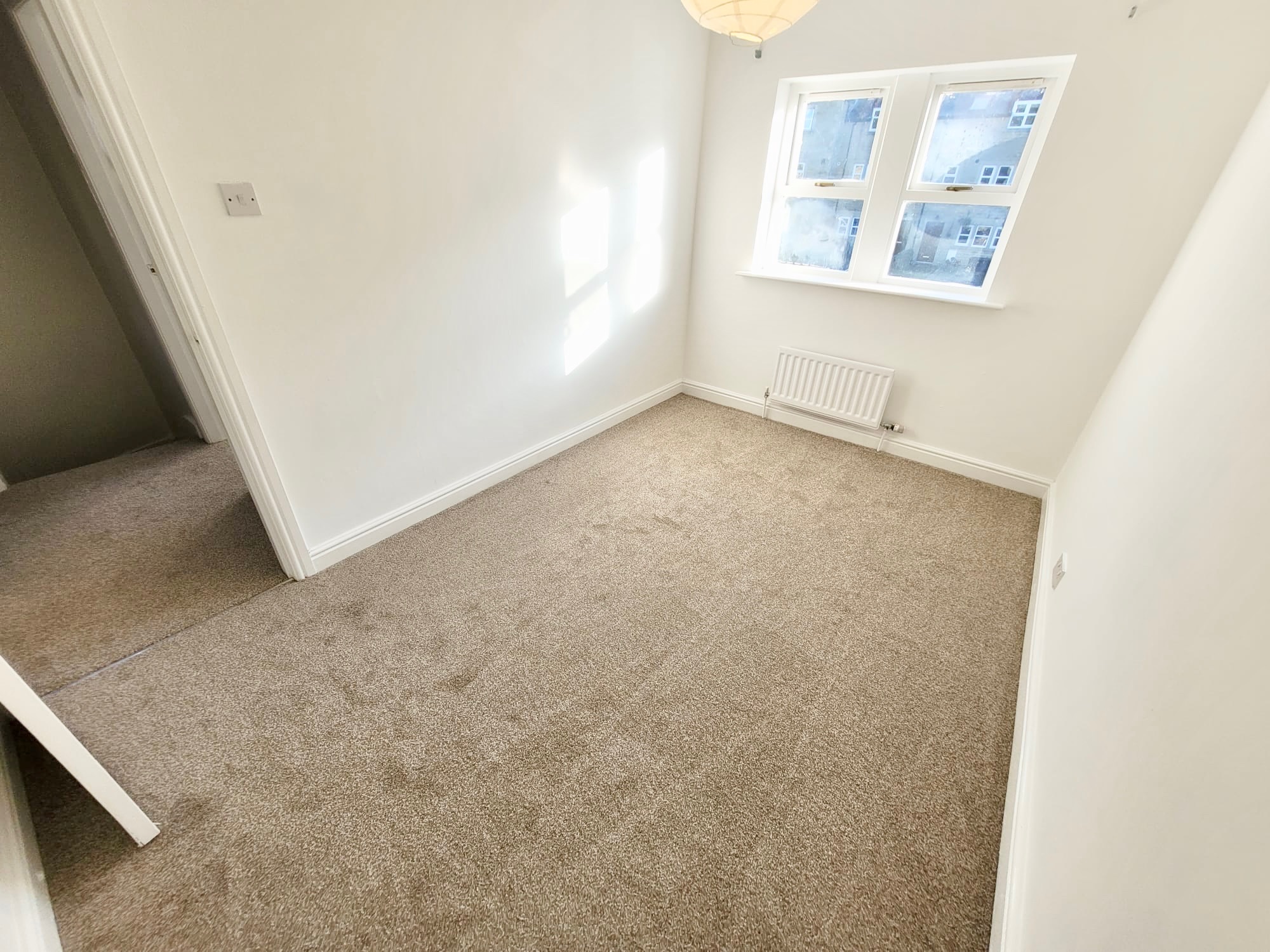 3 bedroom semi-detached house Let Agreed in Luddenden - Photograph 9