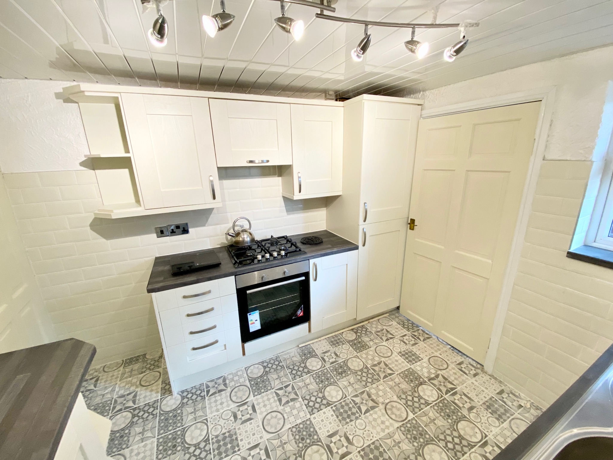 3 bedroom end terraced house To Let in Hebden Bridge - Photograph 10