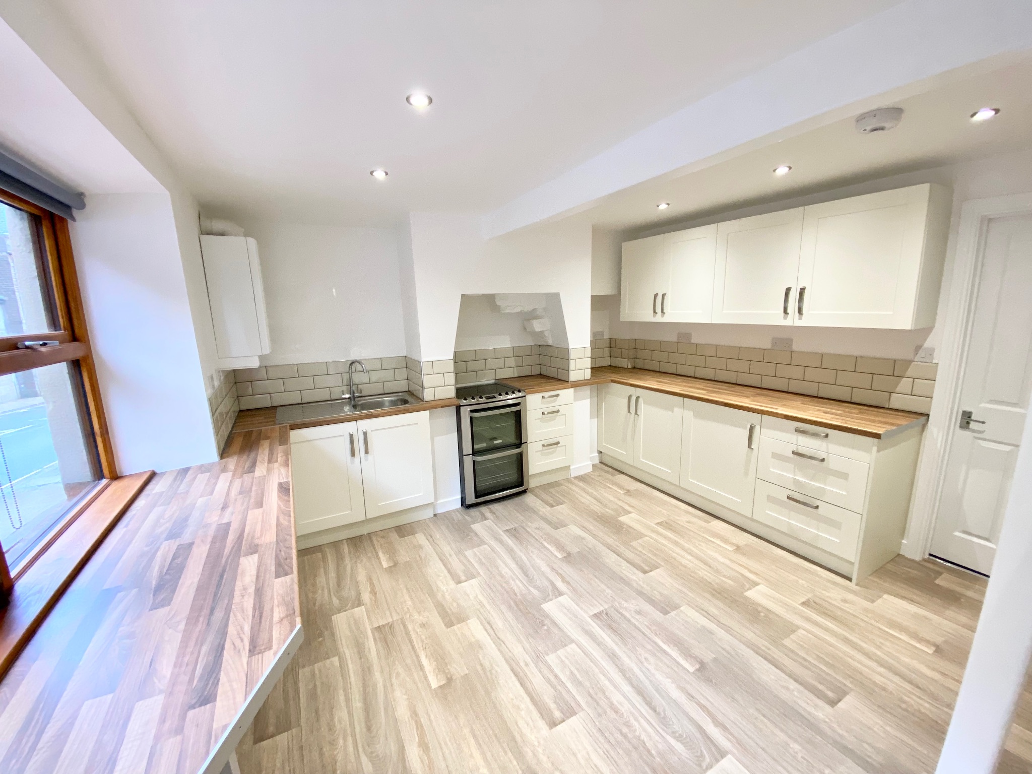 3 bedroom mid terraced house Let Agreed in Hebden Bridge - Photograph 2