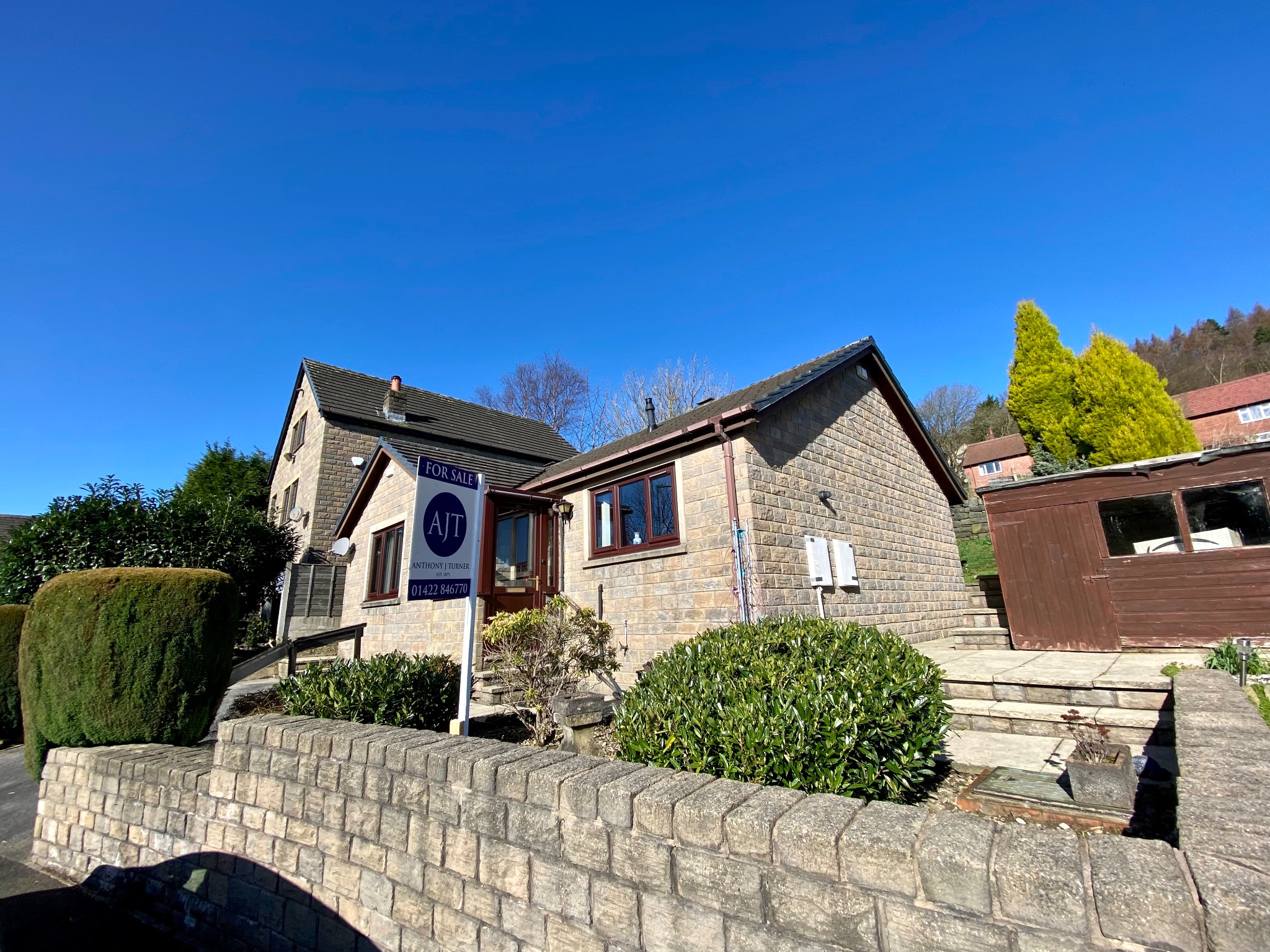 2 bedroom detached bungalow For Sale in Todmorden - Photograph 1