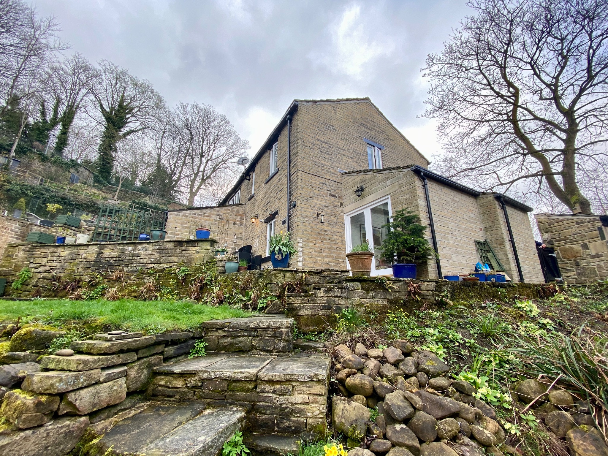 2 bedroom semi-detached house Let Agreed in Luddenden - Photograph 11