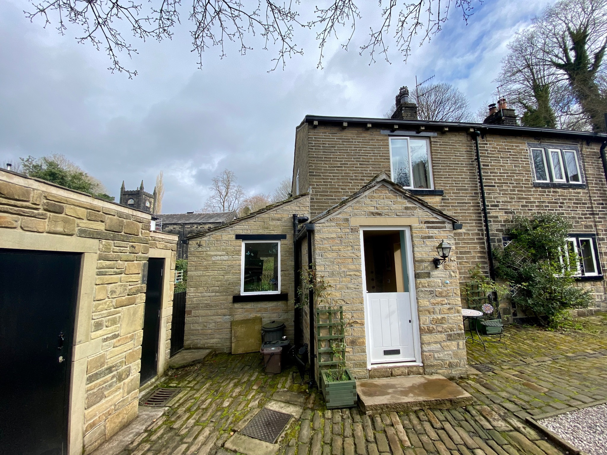 2 bedroom semi-detached house Let Agreed in Luddenden - Photograph 16