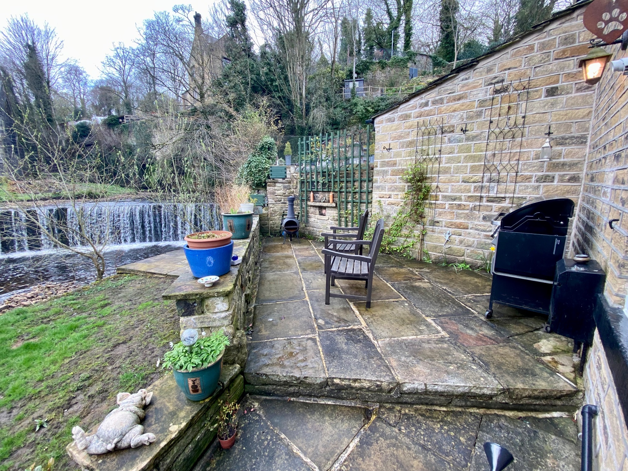 2 bedroom semi-detached house Let Agreed in Luddenden - Photograph 10