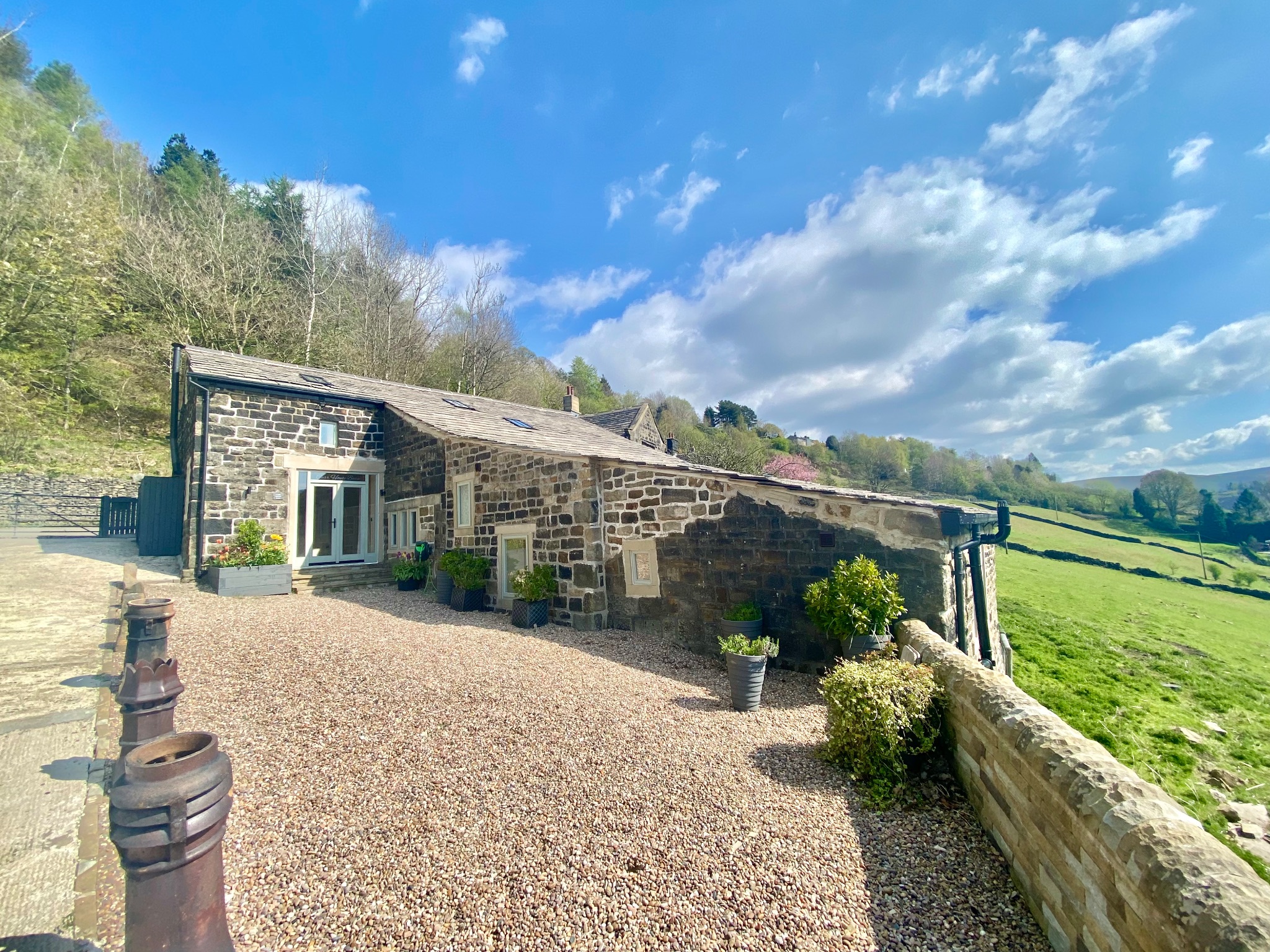 3 bedroom barn conversion house Let Agreed in Todmorden - Photograph 2