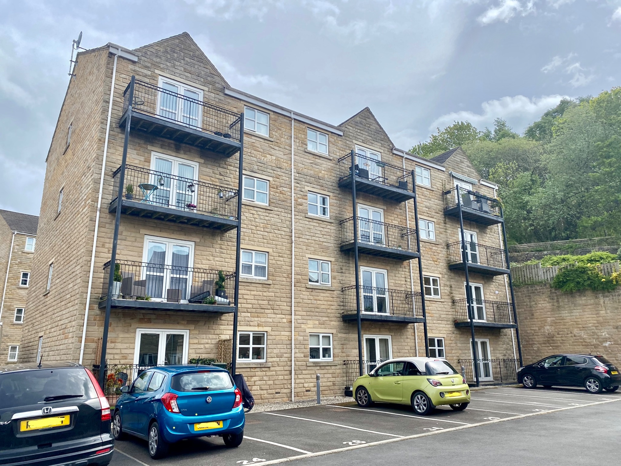 2 bedroom apartment flat/apartment For Sale in Luddendenfoot - Photograph 1