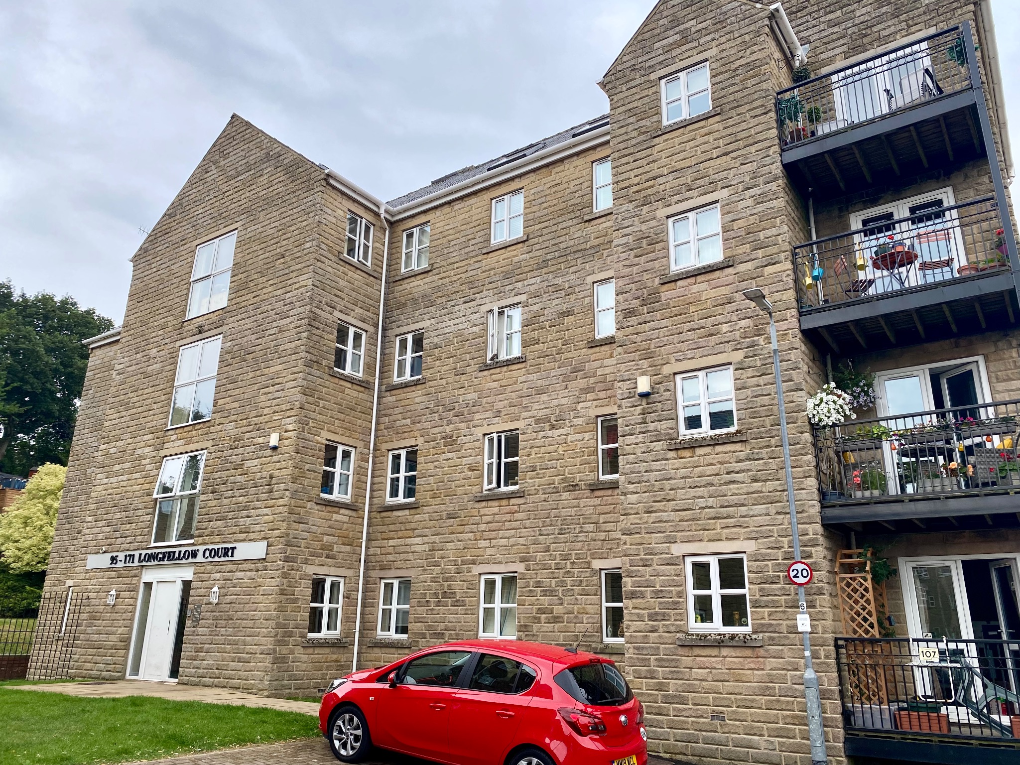 2 bedroom apartment flat/apartment For Sale in Mytholmroyd - Photograph 1