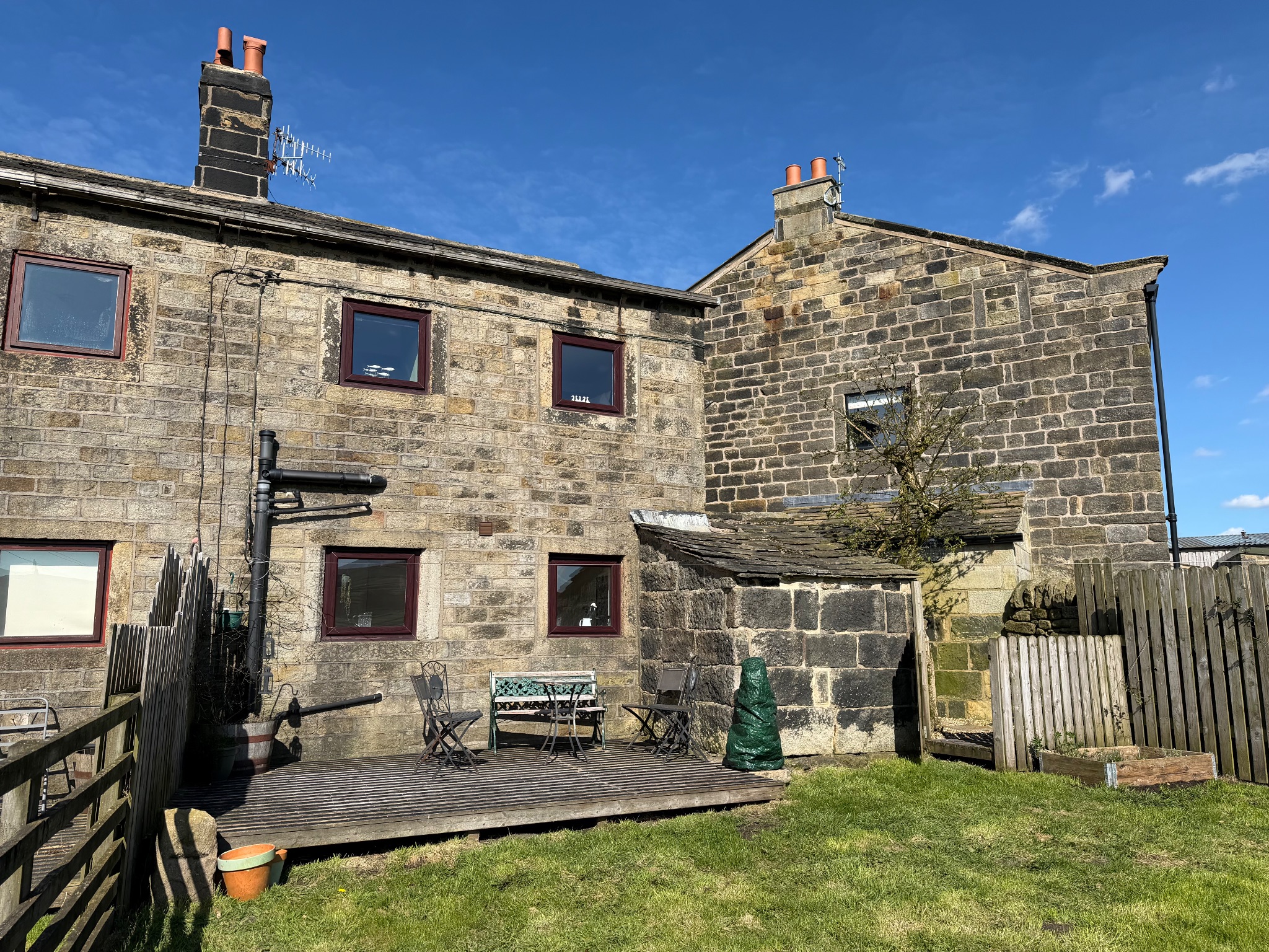 2 bedroom semi-detached house To Let in Hebden Bridge - Property photograph.