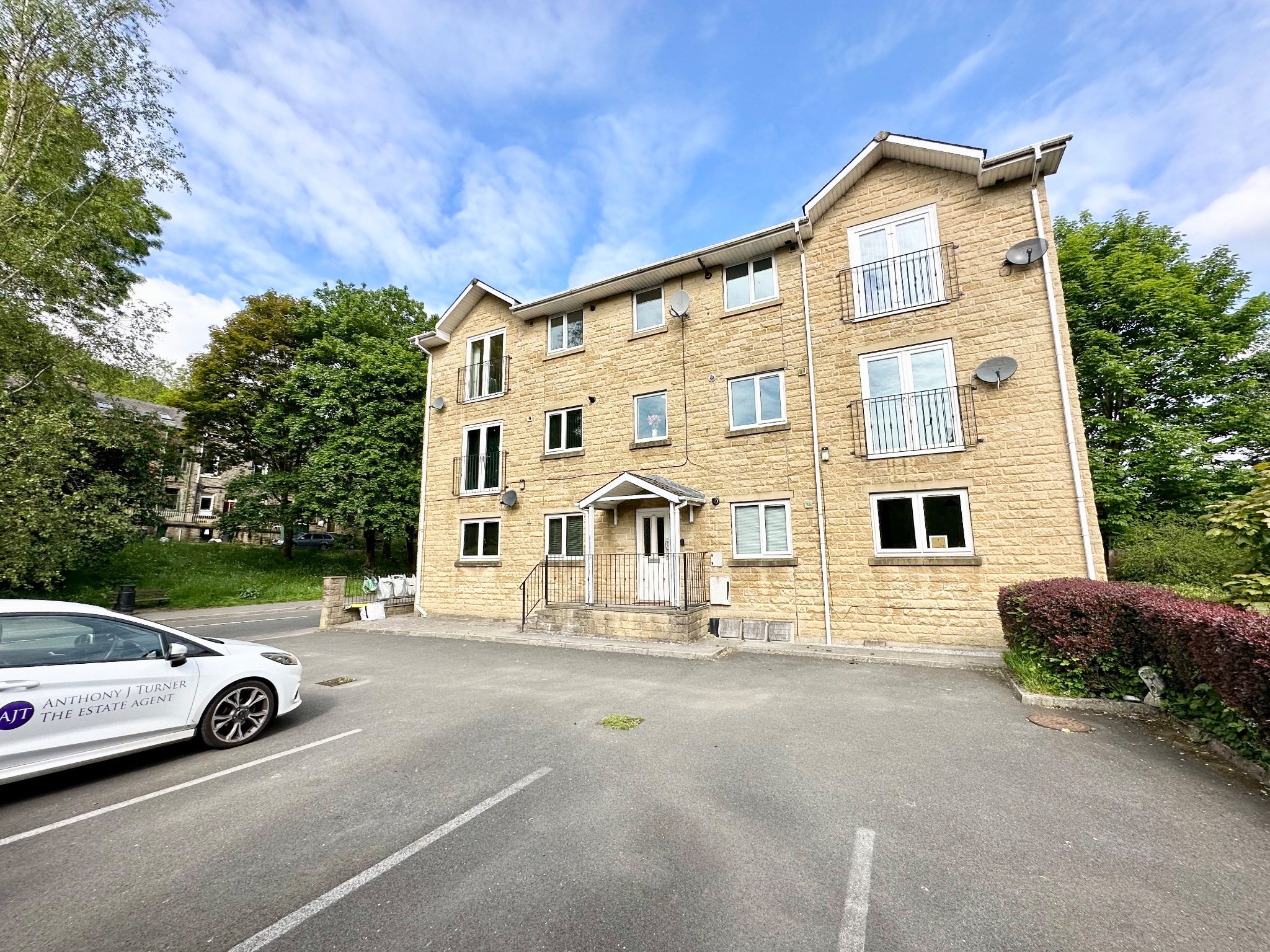 2 bedroom apartment flat/apartment For Sale in Calderdale - Photograph 1.