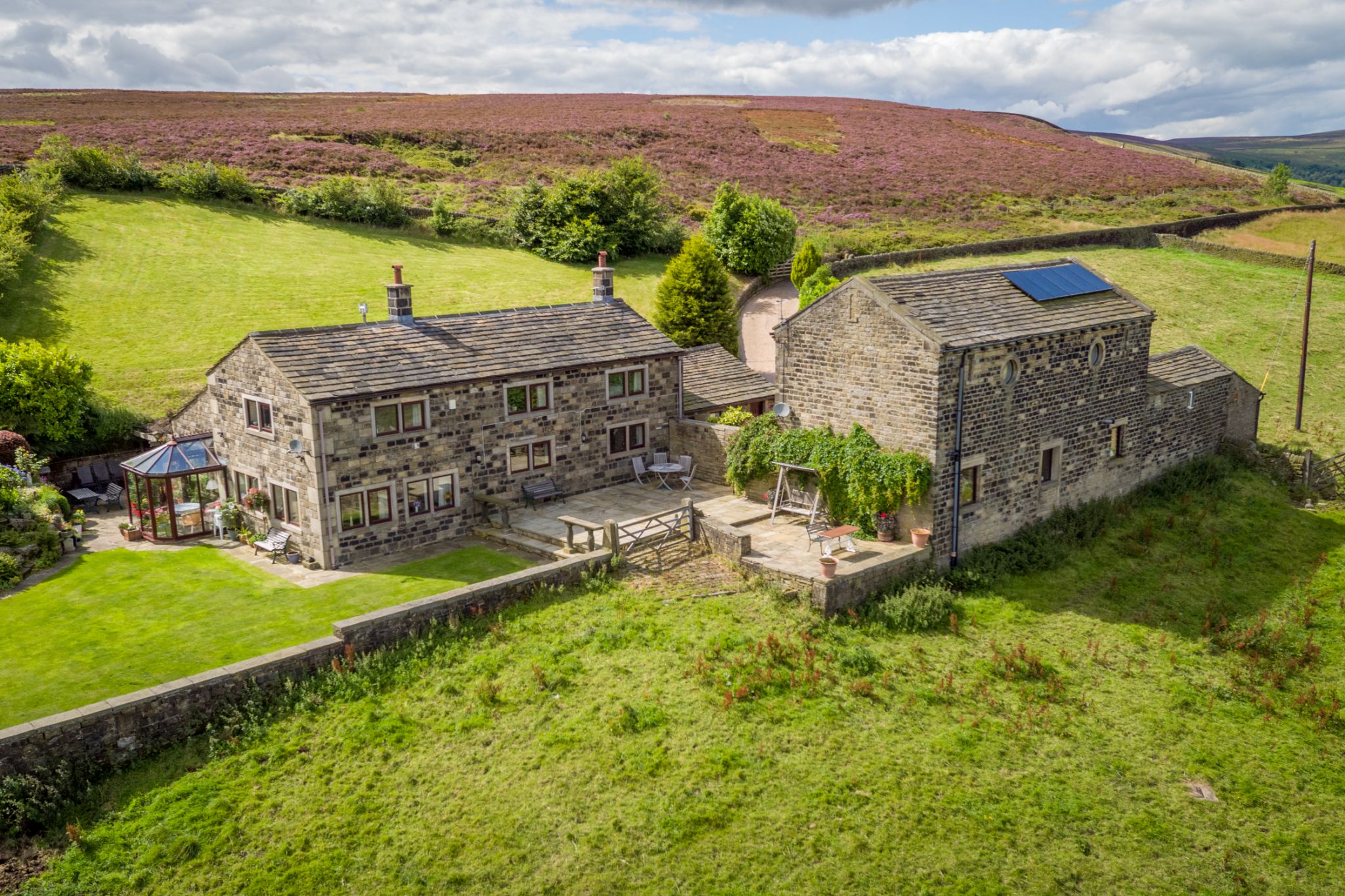 4 bedroom detached house For Sale in Halifax - Photograph 24