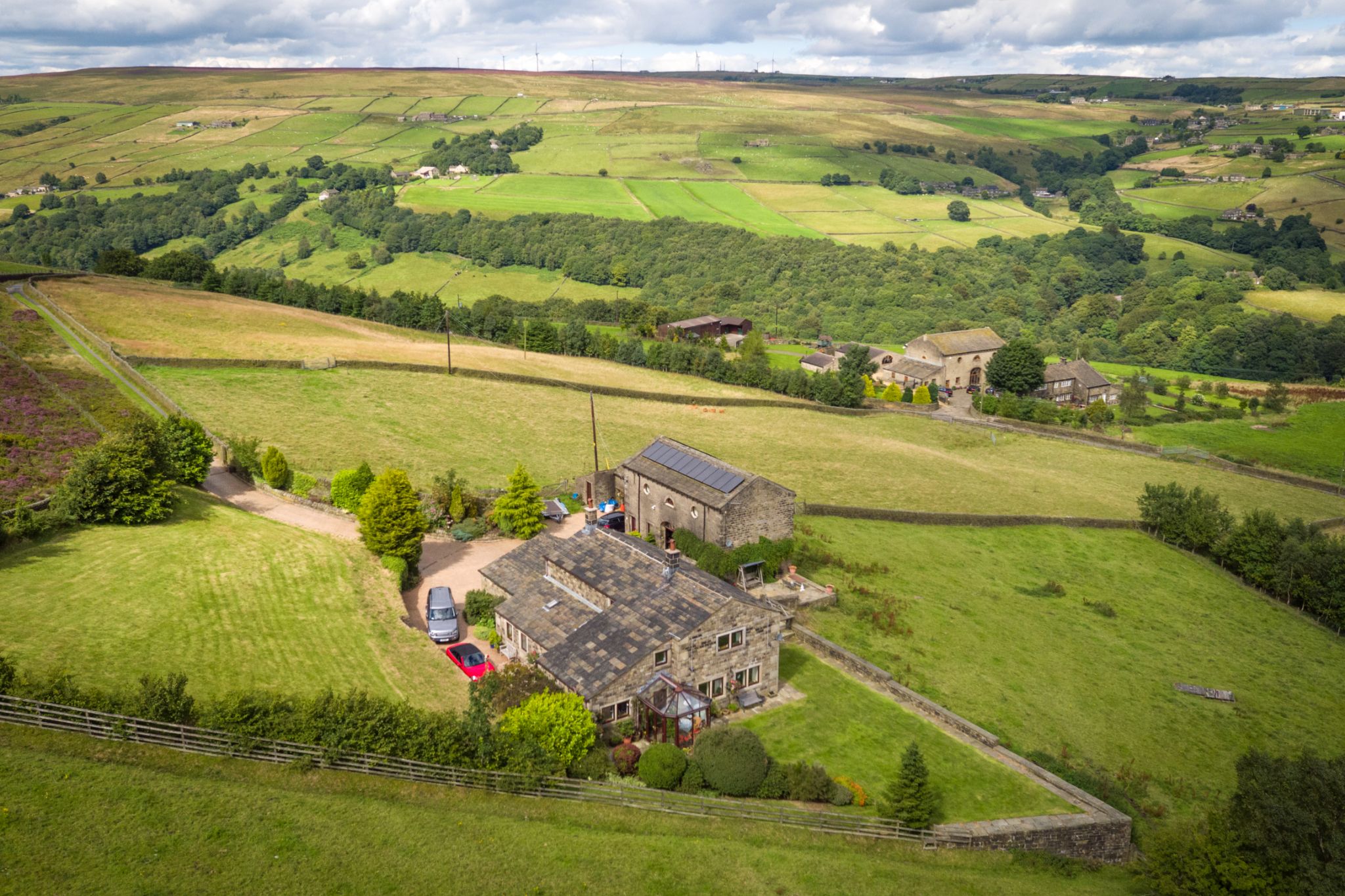 4 bedroom detached house Sale Agreed in Halifax - Photograph 5