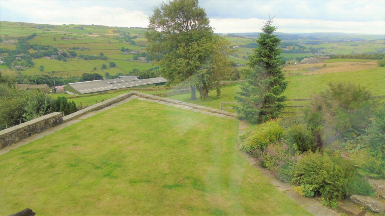 4 bedroom detached house Sale Agreed in Halifax - 3